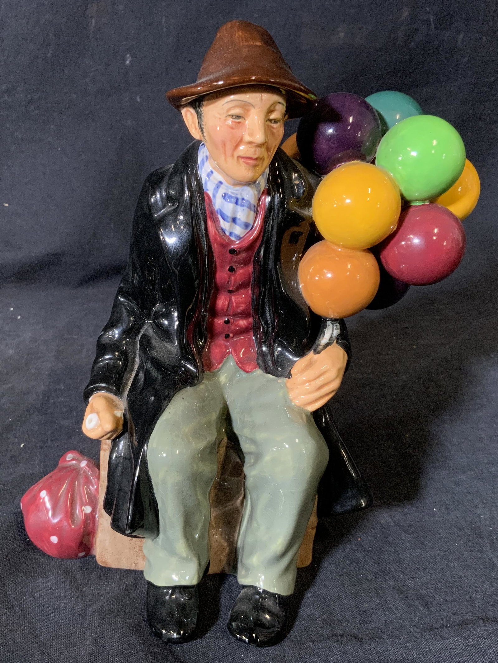 ROYAL DOULTON The Balloon Man Figural (1 of 10)