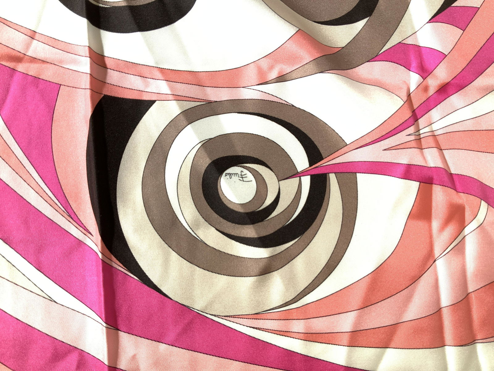 NWT Never Worn Signed Pucci Silk Fuchsia Scarf (1 of 10)