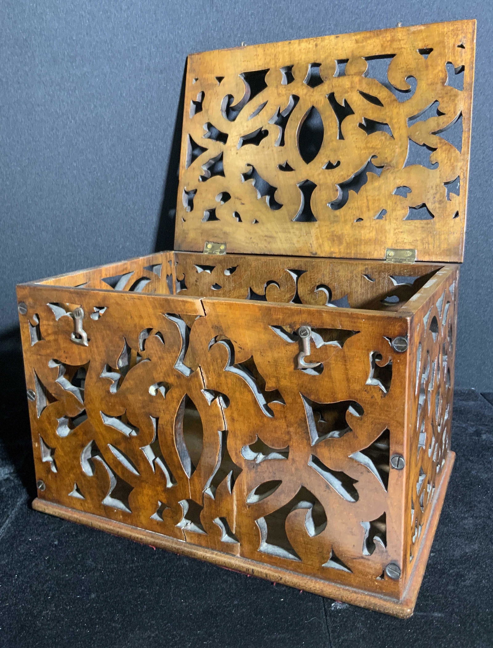 Vintage Hand Carved Wooden Keepsake Box (1 of 13)