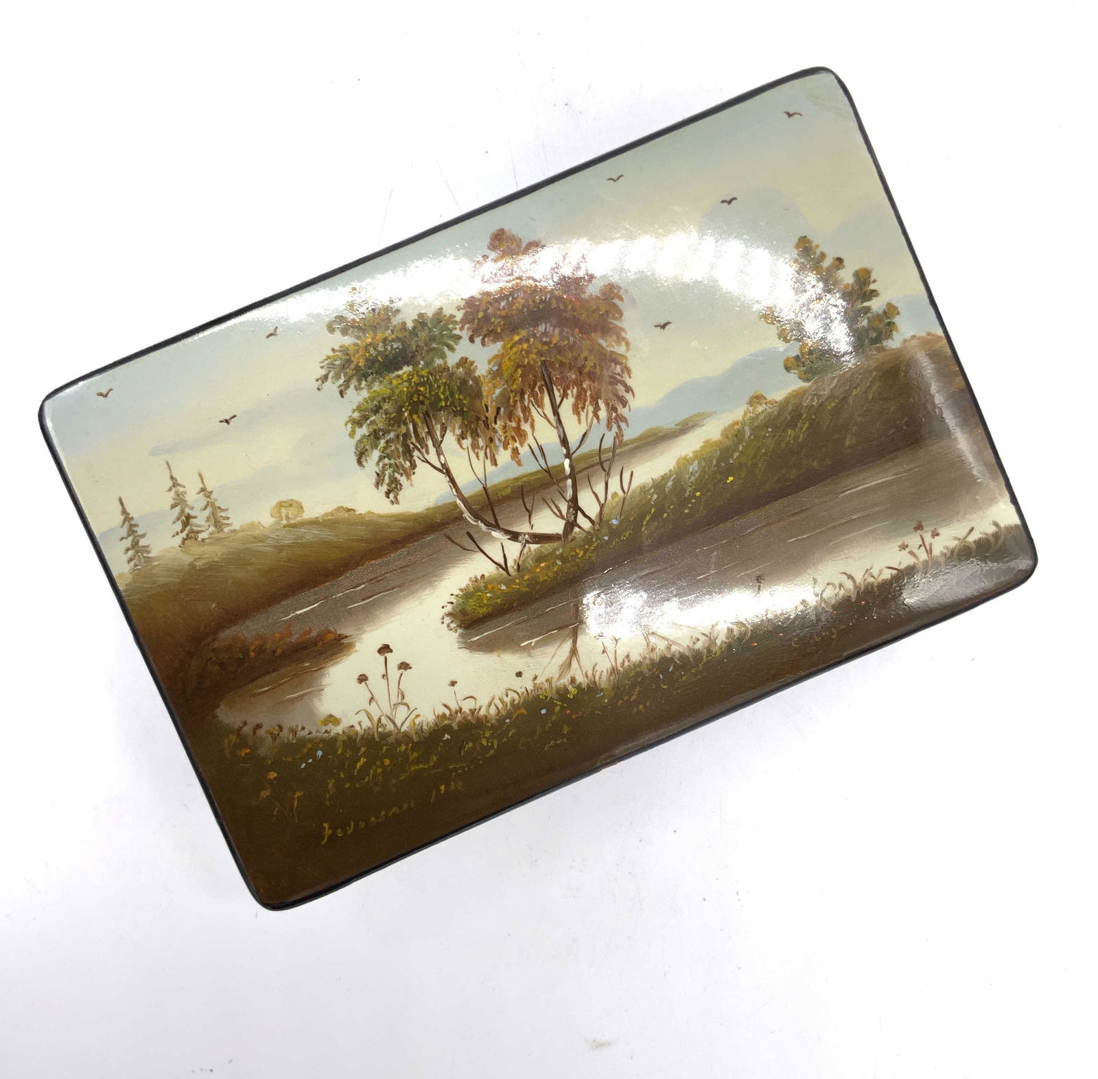 Vintage Signed Russian Lacquered Keepsake Box (1 of 16)