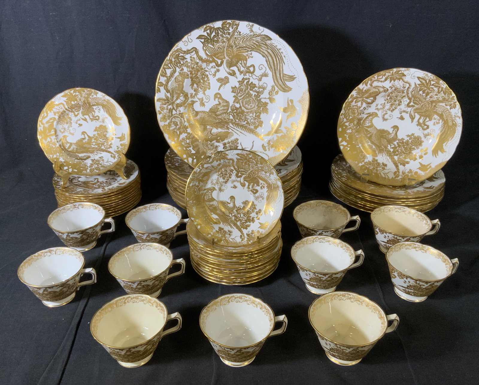 Set 55 ROYAL CROWN DEBRY Avesbury China Dinnerware: Set 55 ROYAL CROWN DEBRY Avesbury Bone China Dinnerware, stamps read ‘Derby China Royal Crown Derby English Bone China XXXII’, saucers measure 6 1/4 inches in diameter, large plates measure 10 1/2