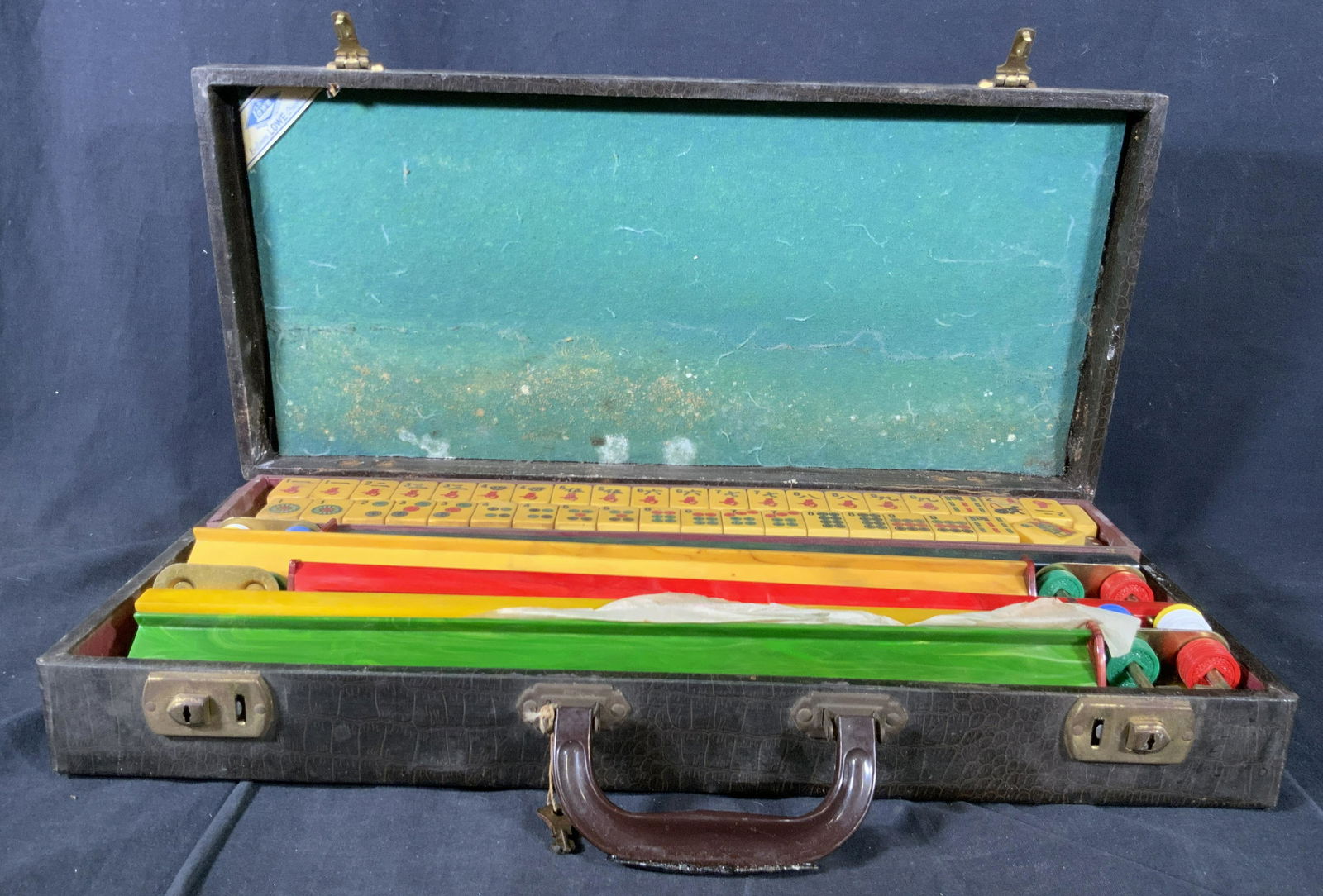 Collectible Vintage LOWE Mahjong Set With Case (1 of 20)