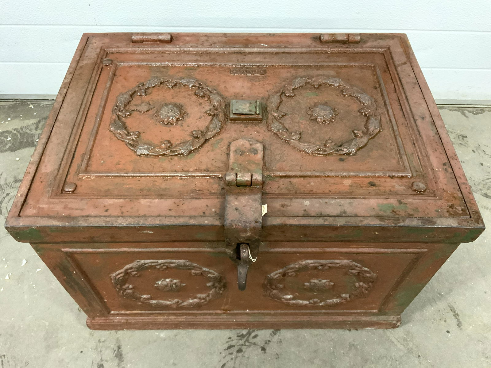 CANNON Antique Lidded Iron Chest W Handles (1 of 12)