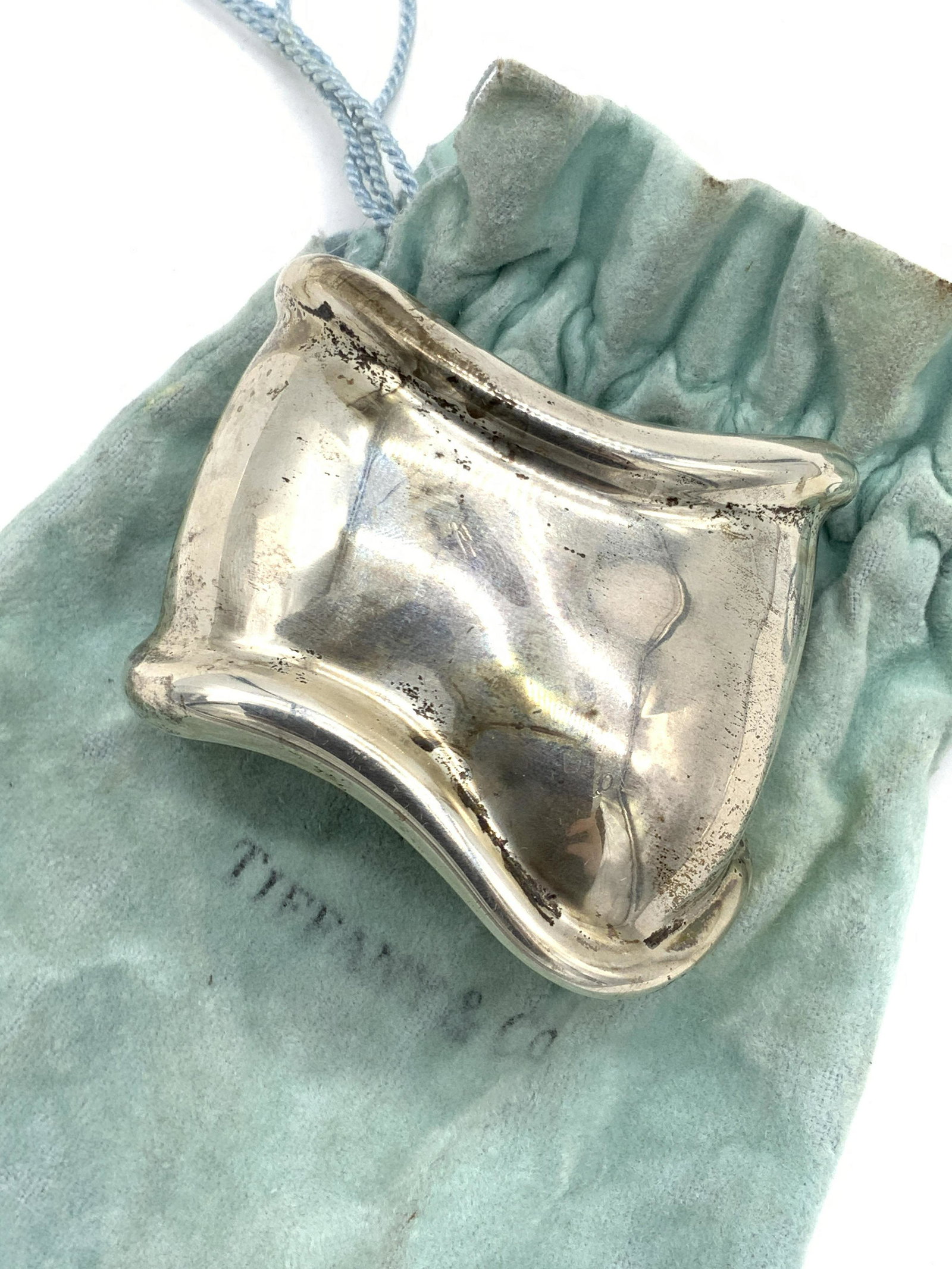 Vntg TIFFANY & CO. Sterling Silver Bone Cuff, Bag: A vintage, 1978, Tiffany & Co. sterling silver large bone cuff bracelet designed by Elsa Peretti. The piece is contained in a Tiffany & Co. dust bag. Interior reads TIFFANY & CO, SPAIN, 1978. Piece ha