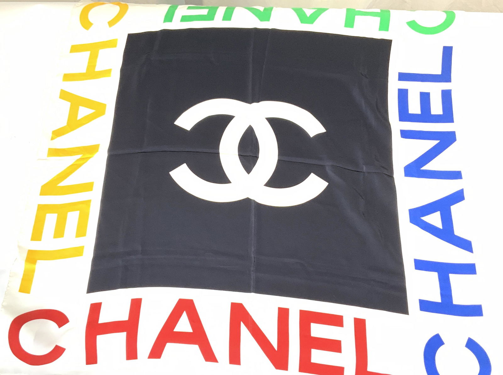 CHANEL VNTG Lrg Linked C Logo Scarf, Italy (1 of 10)