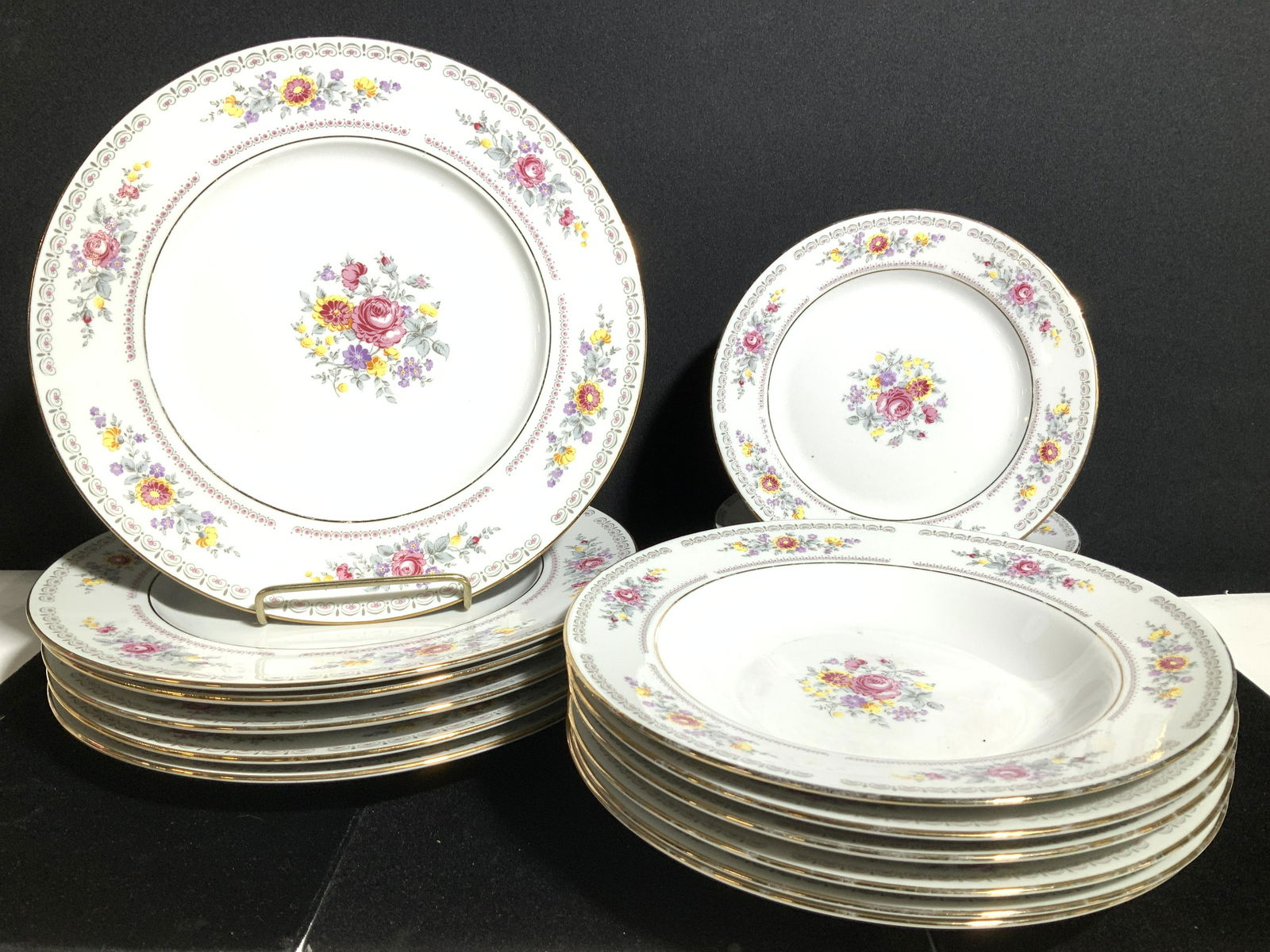 JL MENAU Partial Porcelain Plate Set 18, GDR (1 of 8)