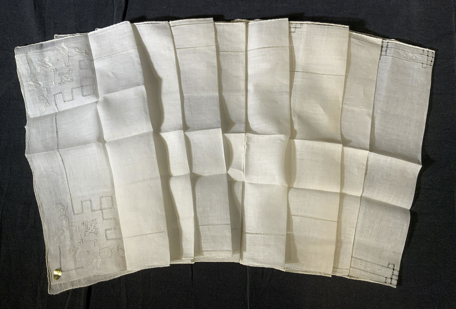 Set 8 Vintage Embroidered Linens (1 of 5)