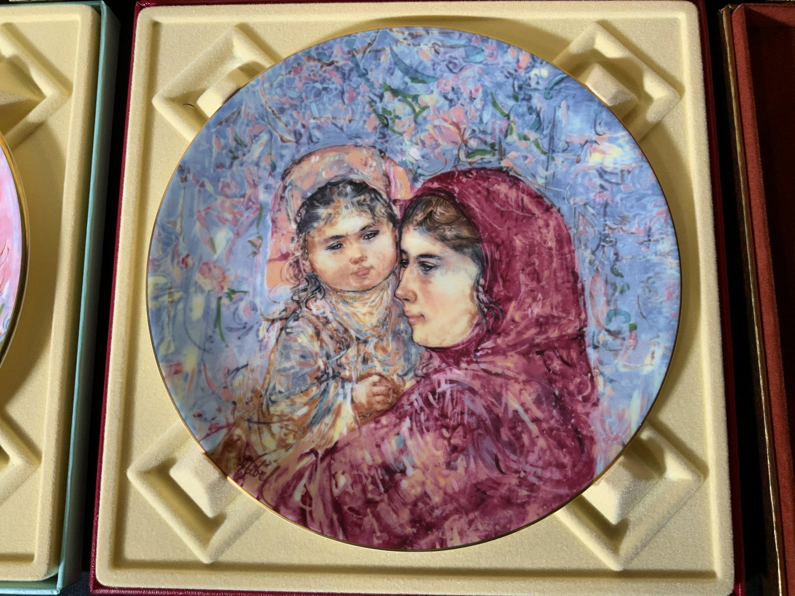 Lot 3 Vintage ROYAL DOULTON Porcelain Plates (1 of 8)