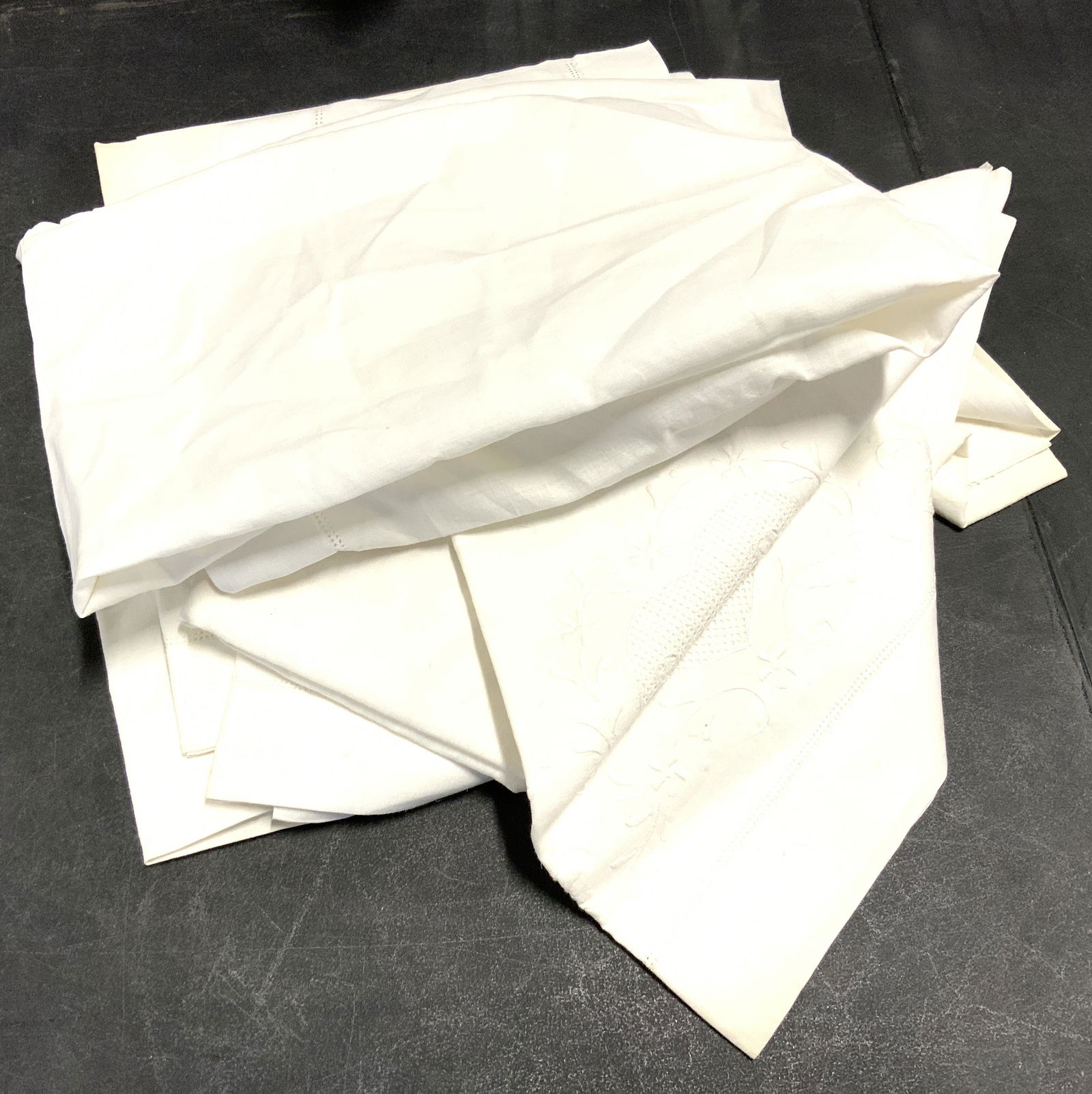 Lot 7 Cream & White Toned Assorted Linens (1 of 7)