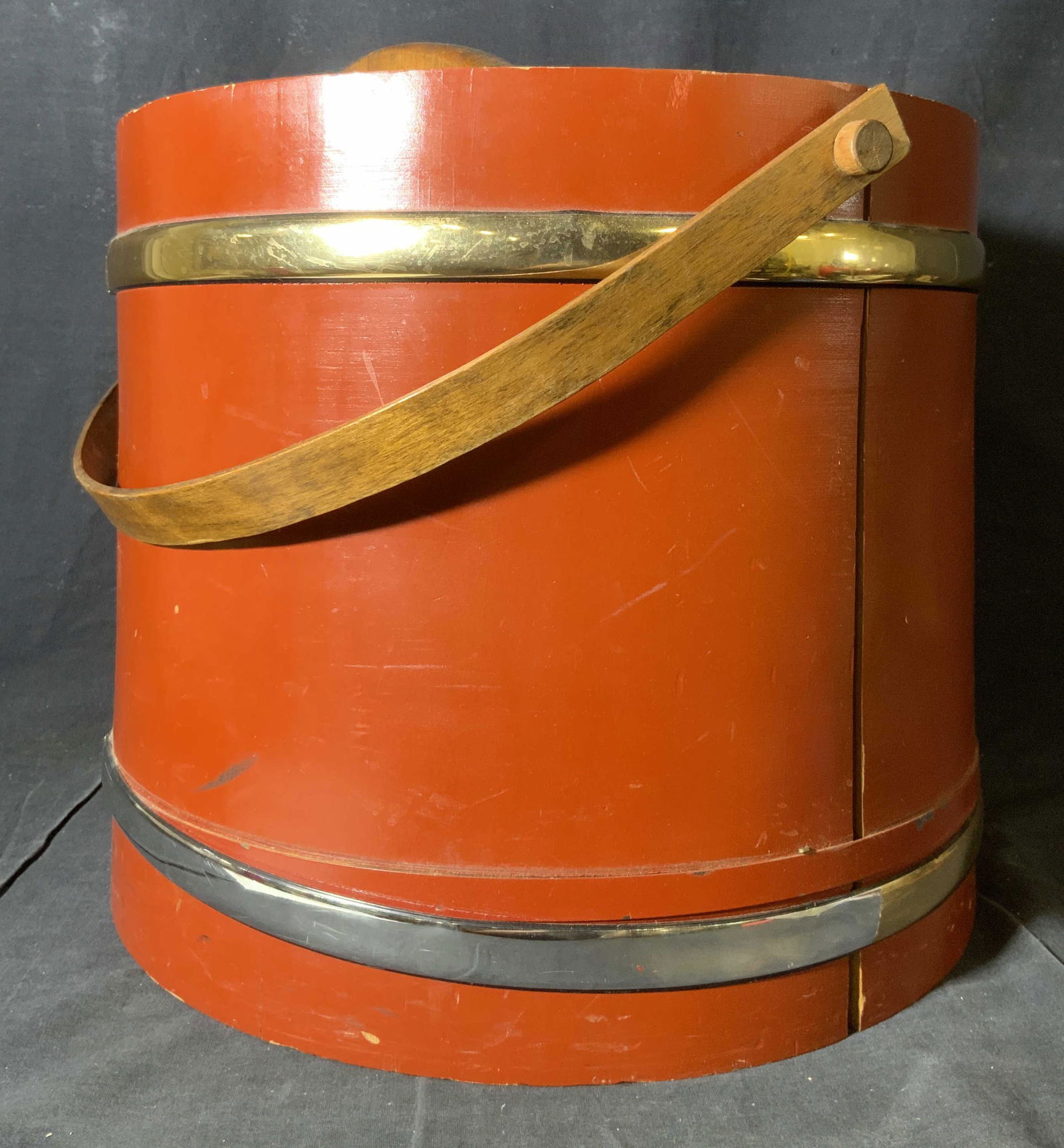 COLONIAL Pinewood Bucket: COLONIAL Pinewood Bucket, stamp to base reads ‘Colonial Pine Buckets Keefe New Hampshire’, measures 14 5/8 inches tall x 14 3/4 inches in diameter, surface wear and losses to wood, Colonial pine,