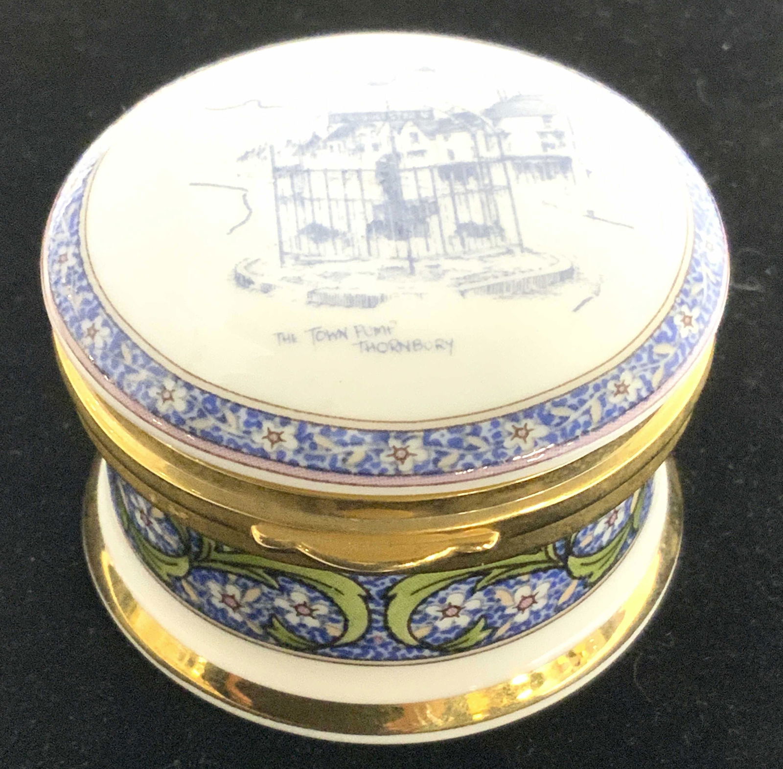 TUDOR FALCON CHINA Trinket Box (1 of 7)