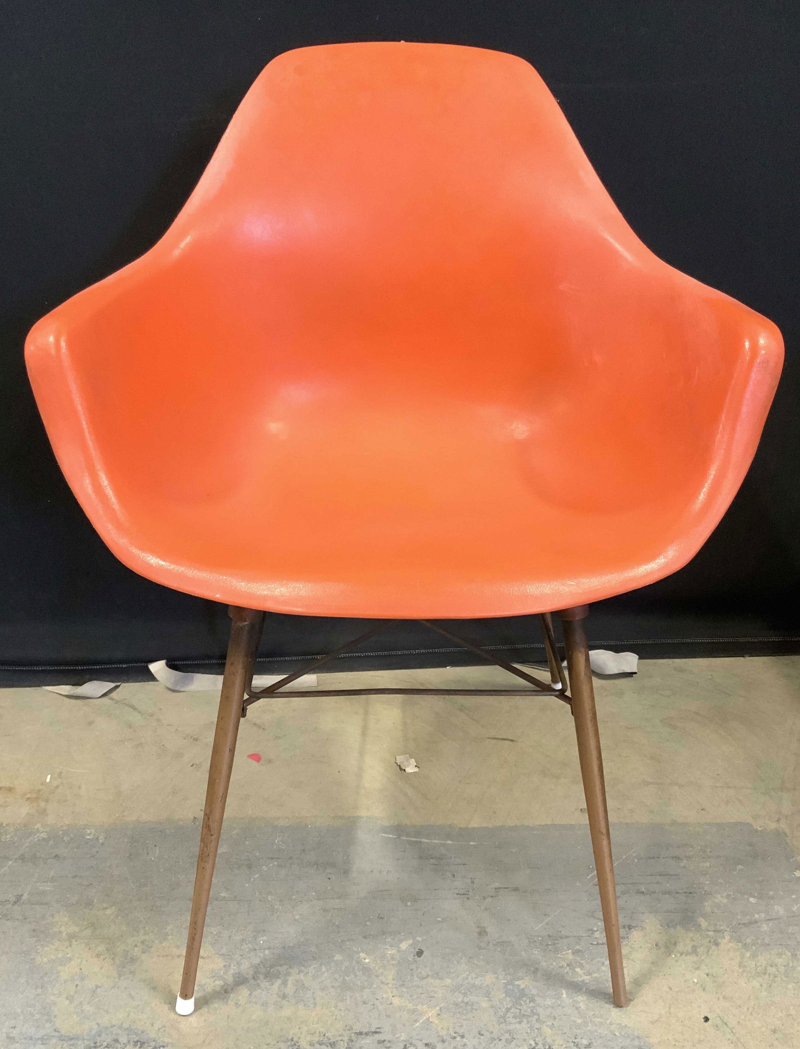 Mid Century Modern Chair W Legs (1 of 8)