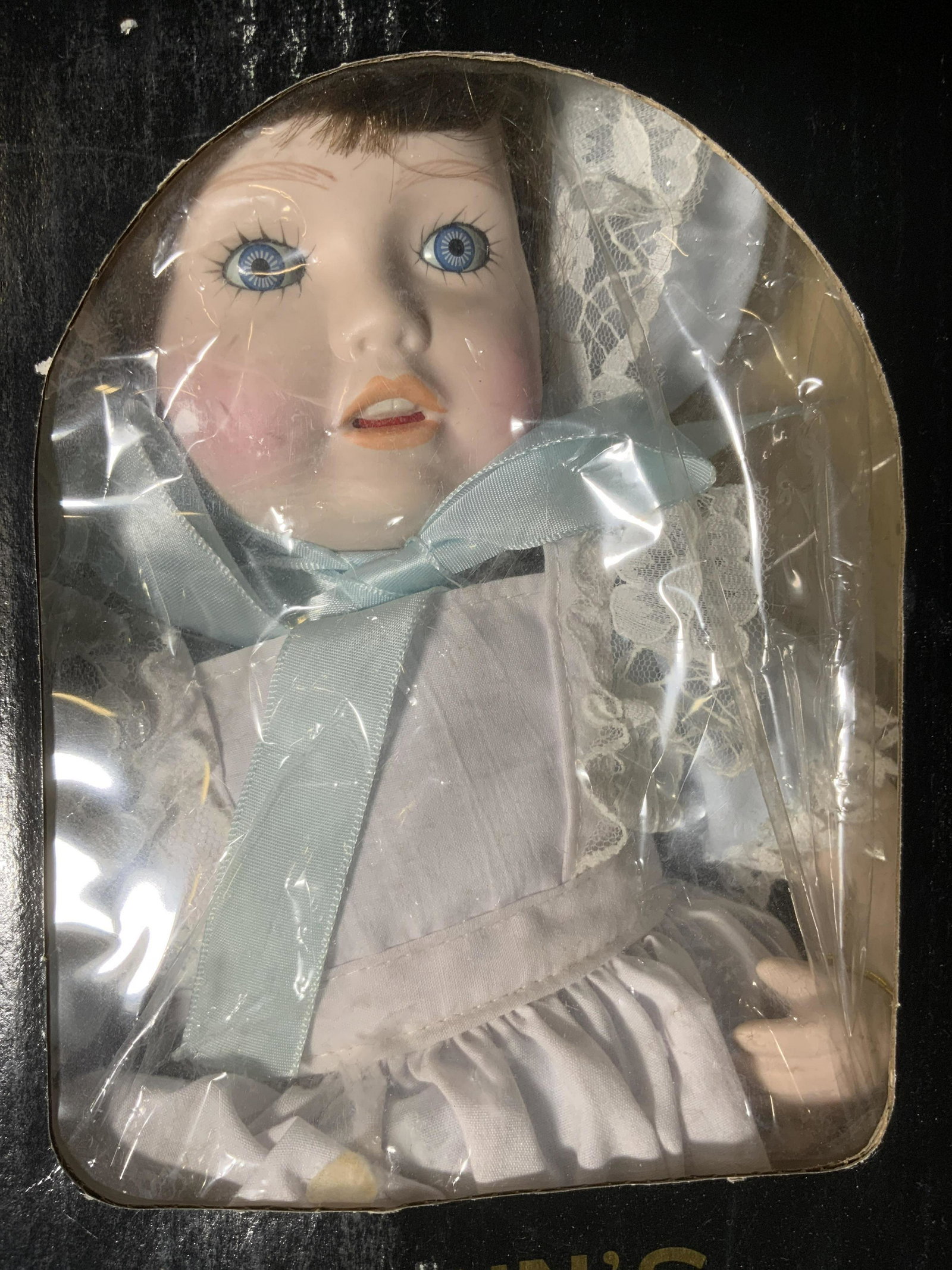 Lot 2 Vintage Porcelain Dolls (1 of 6)