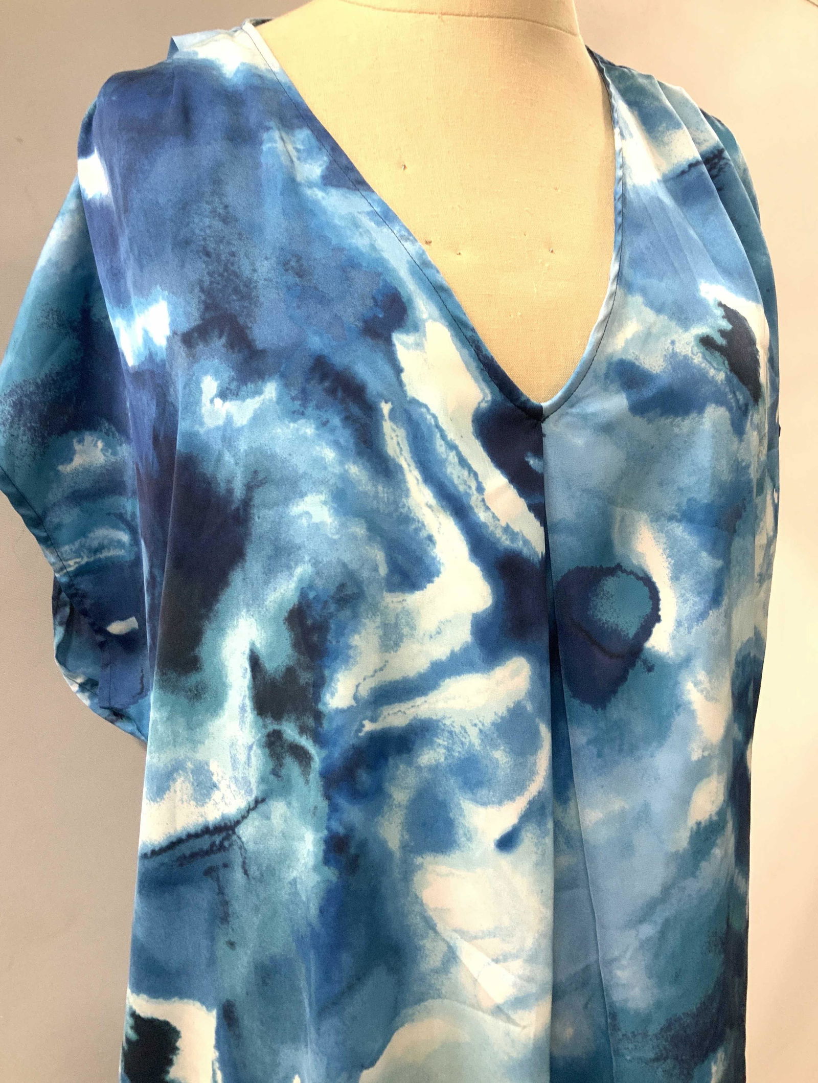 HALSTON, RALPH LAUREN Ladies Silk Wearables,2 (1 of 7)