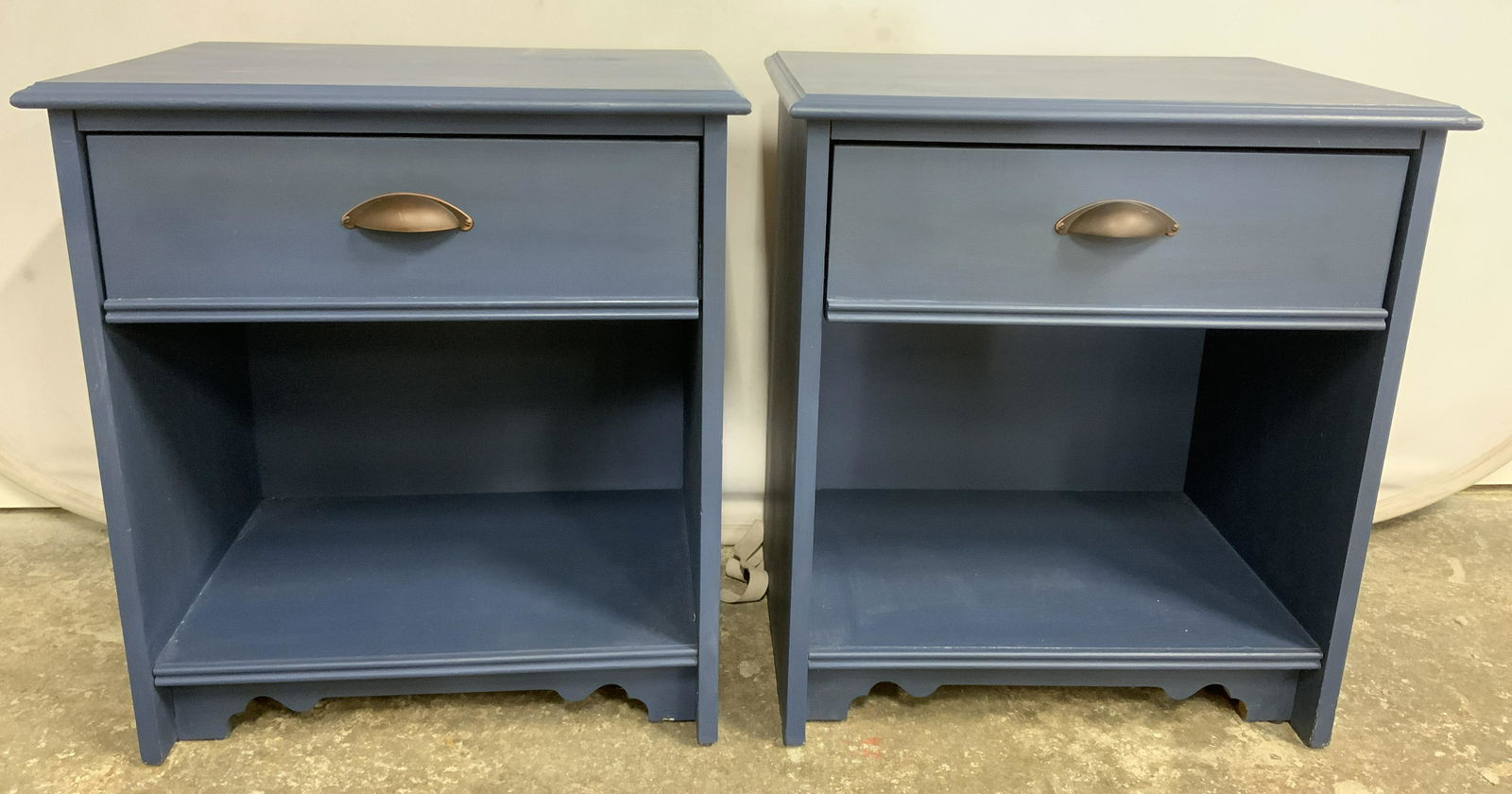 Pair AMERICAN OF MARTINSVILLE Wooden Nightstands (1 of 6)