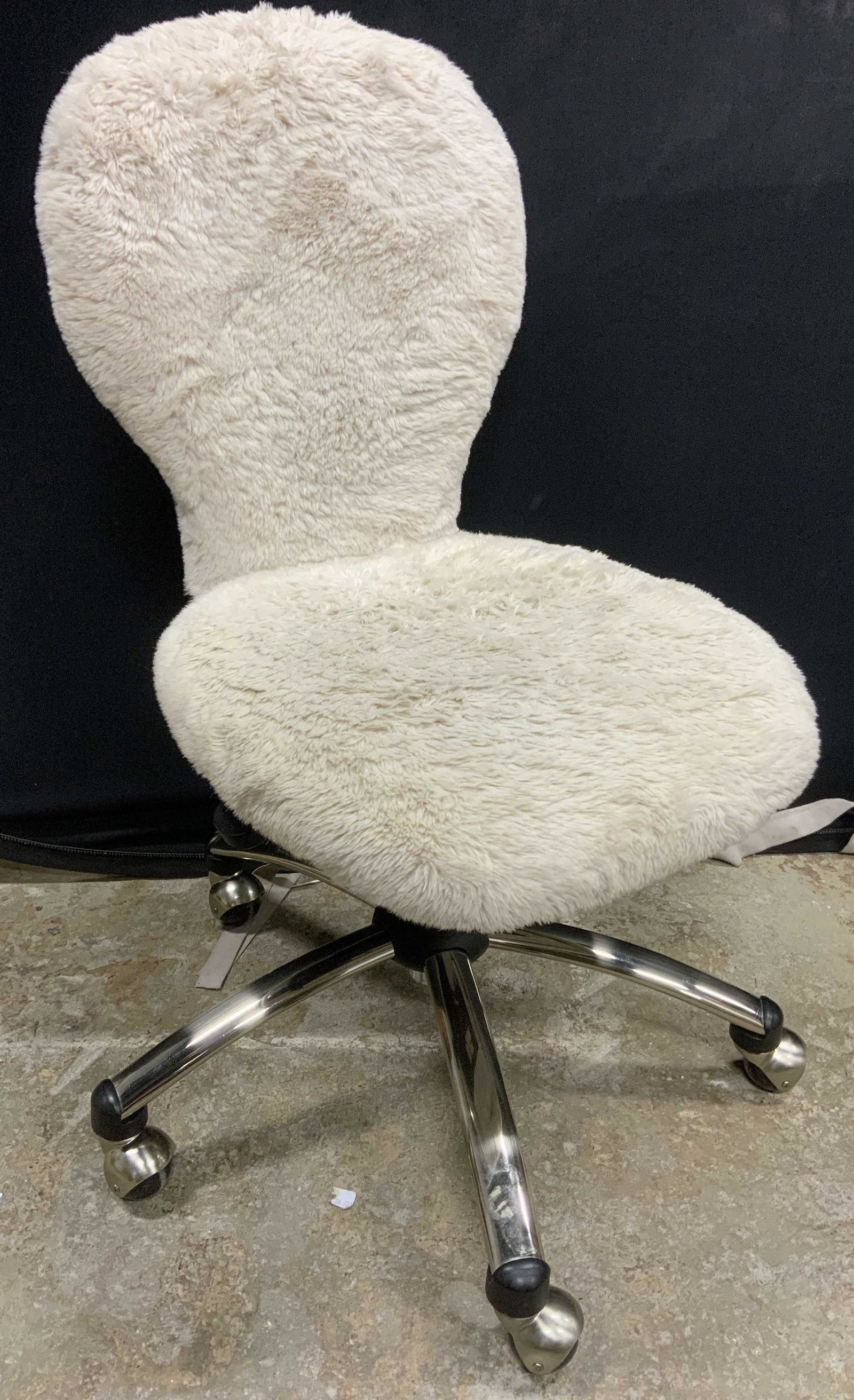 POTTERY BARN Fuzzy Cream Toned Desk Chair (1 of 9)