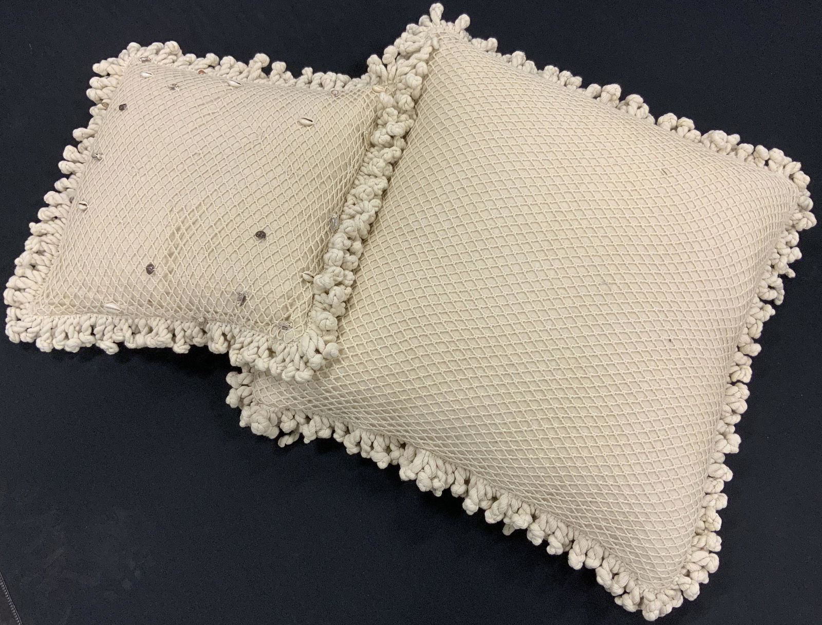 Lot 2 DRANSFIELD & ROSS Throw Pillows (1 of 6)