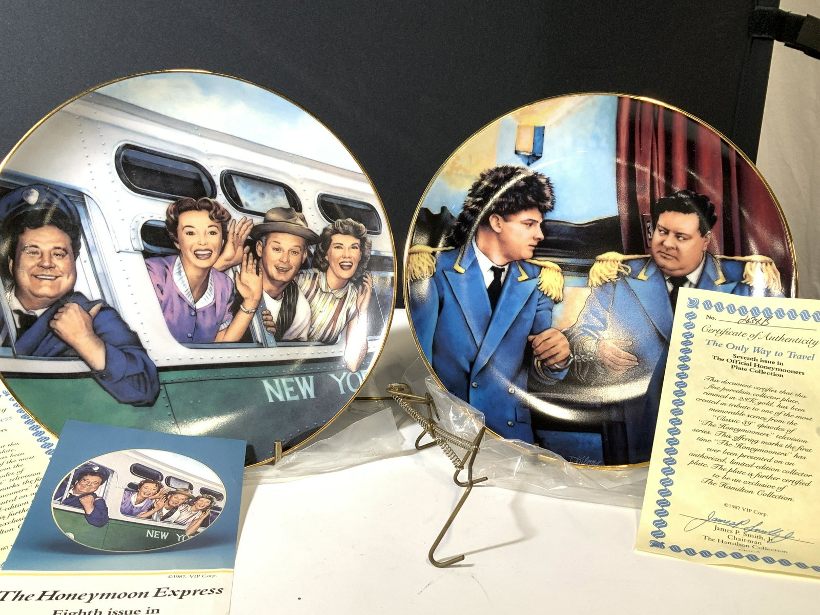 The HONEYMOONERS Collector’s Ceramic Plates, 9: Certified THE HONEYMOONERS COLLECTIBLE Limited Edition Plate Series, issued numbered edition Plates, crafted on fine bone china exclusive to the Hamilton Collection, This lot includes 9 plates with po