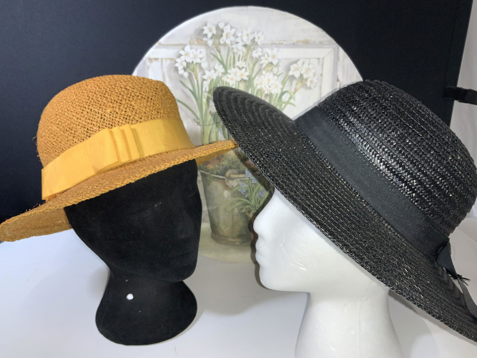 Pair Ladies Straw Hats in Decorative Hat Box (1 of 12)