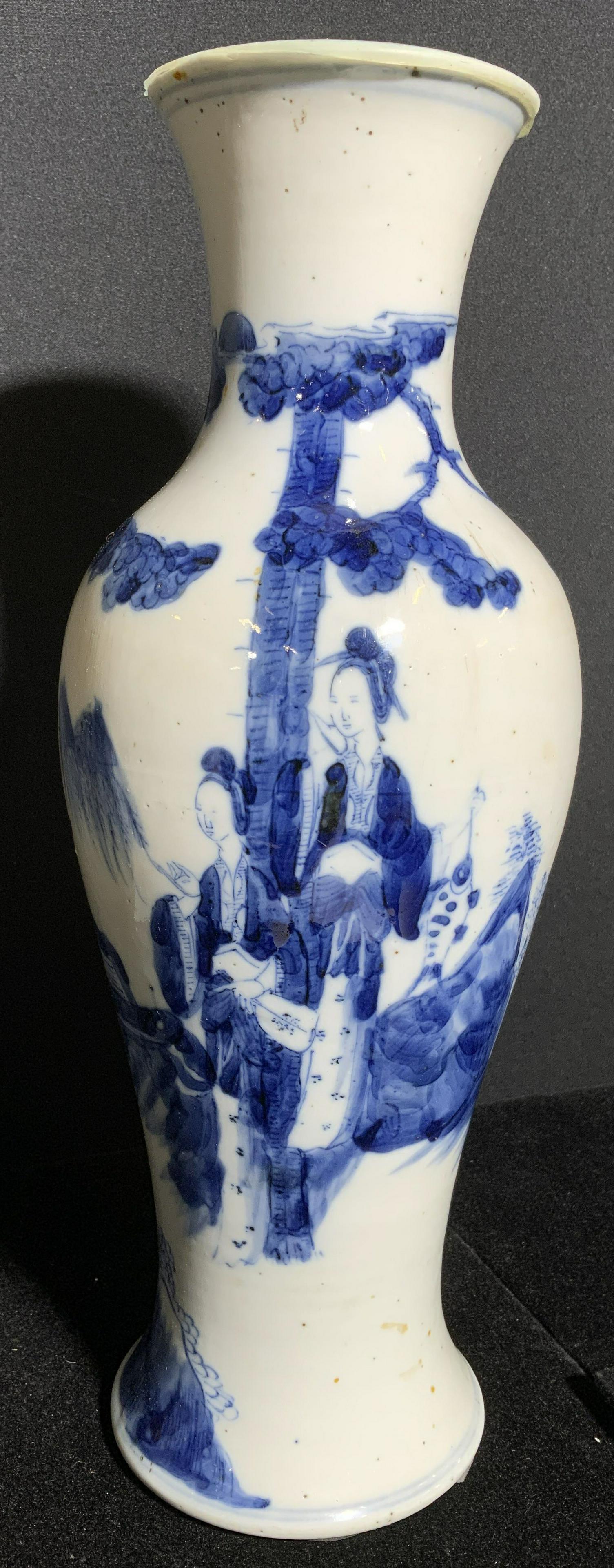 Antique Chinese Porcelain Vase Centerpiece (1 of 8)