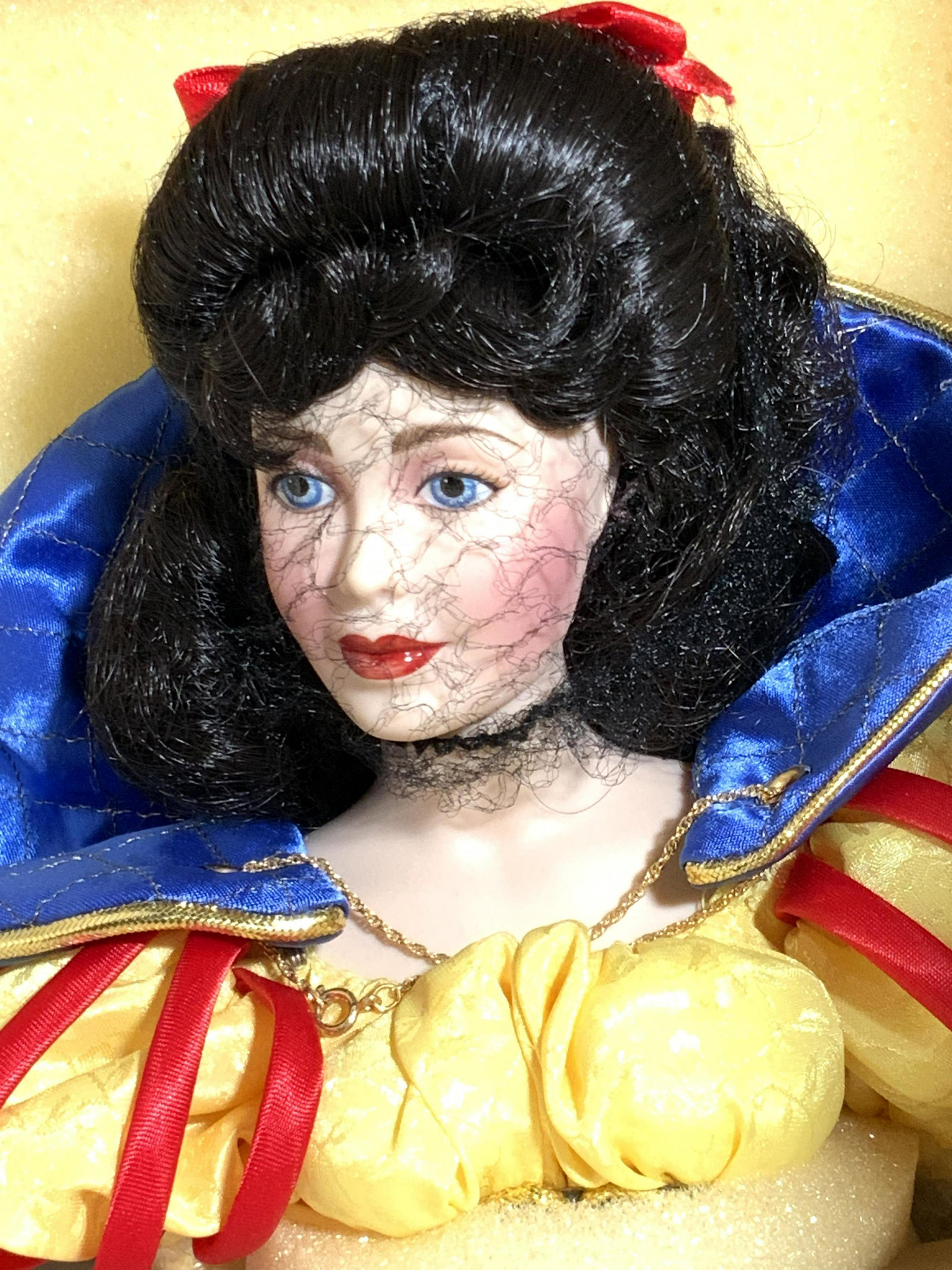 Vntg Franklin Mint Snow White Porcelain Doll, Box (1 of 8)