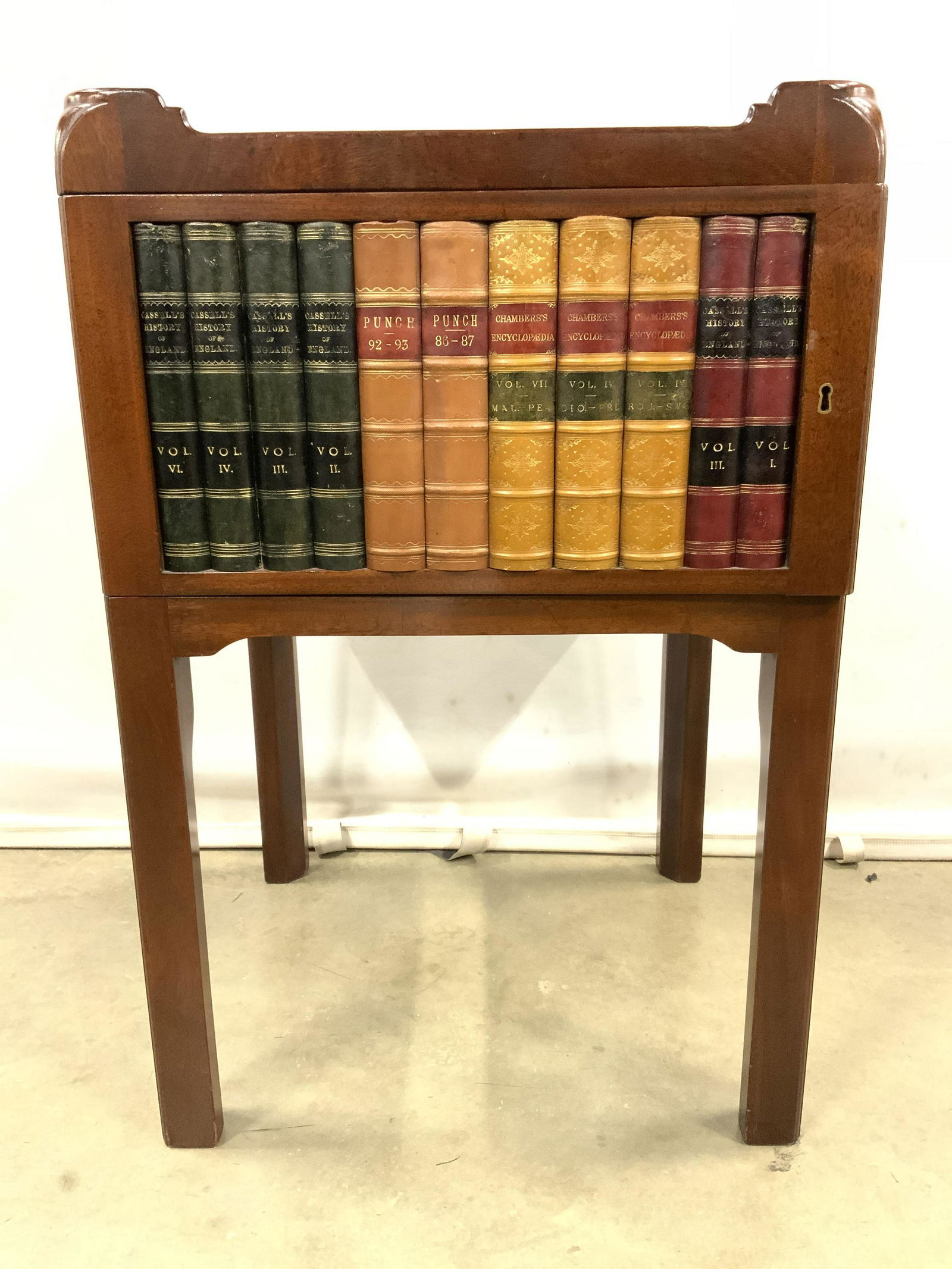 Vtg Wooden Side Table W Book Cabinet Door (1 of 11)