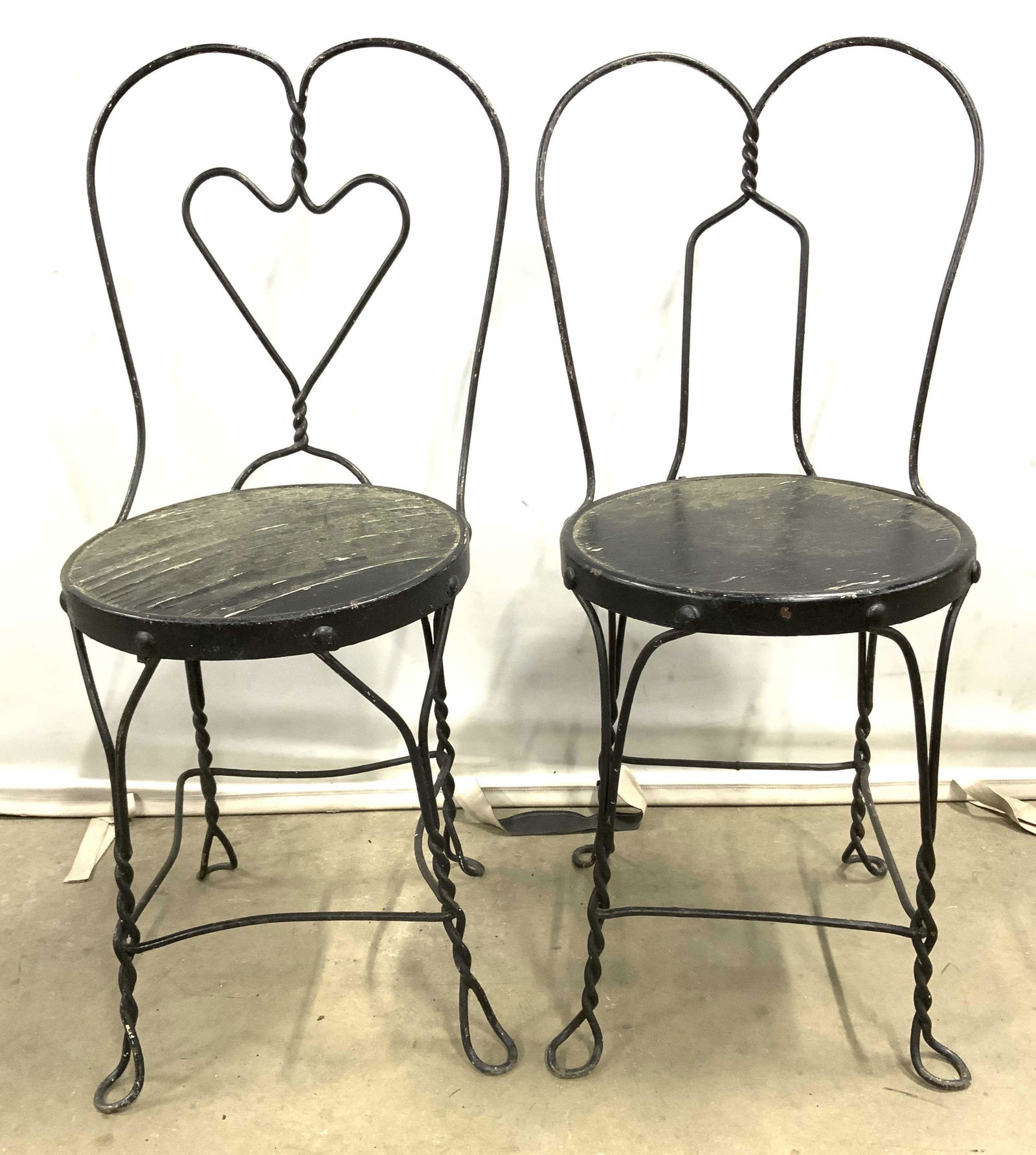 Pr Vtg Outdoor Metal Side Chairs (1 of 9)