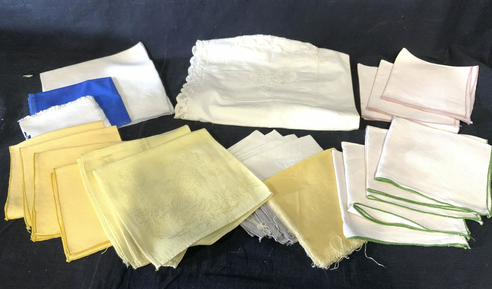 Group Lot 22 Assorted Linens (1 of 8)