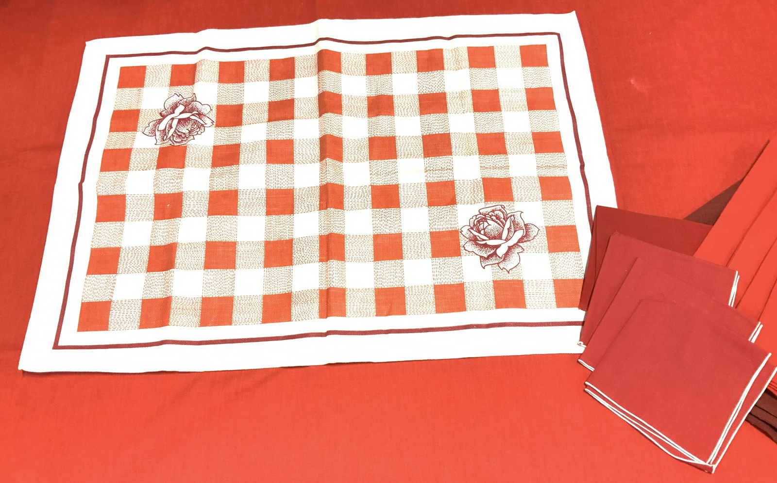 Lot Vntg  Linen Tablecloths, Napkins, Valences (1 of 7)