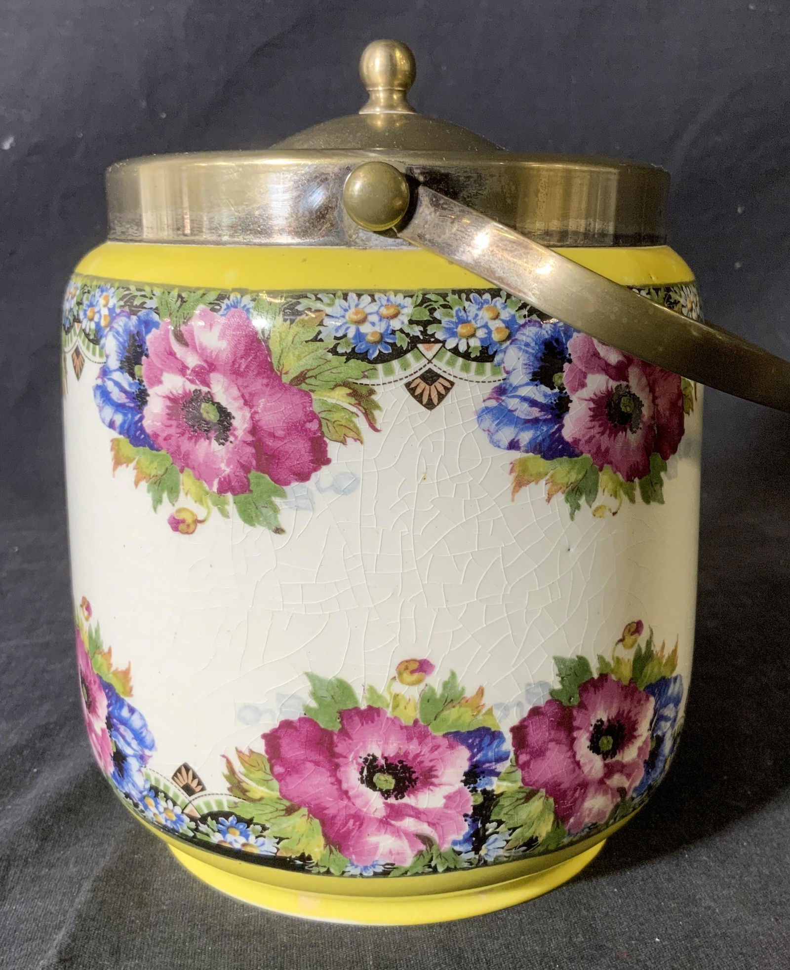 Vintage WEDGWOOD Ceramic Biscuit Barrel (1 of 6)