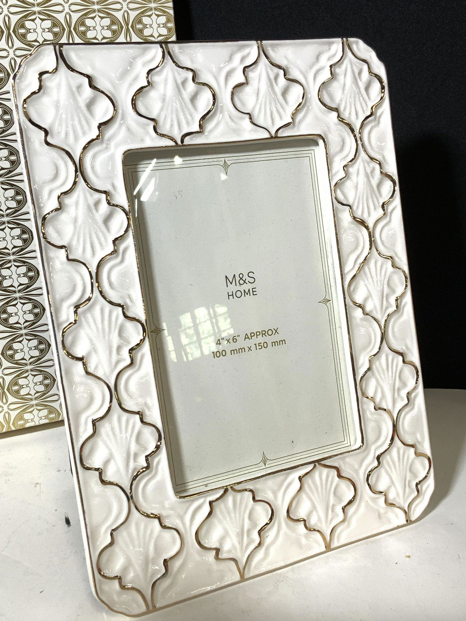 M&S Home Boxed Ceramic Gilt Embossed Picture Frame (1 of 8)