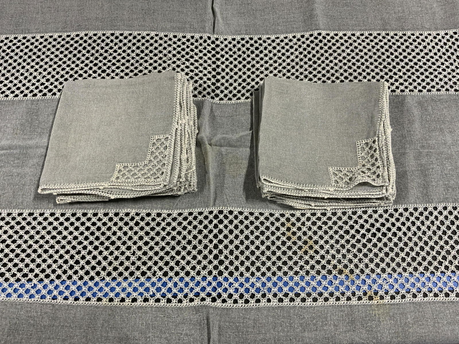 Set 13 Gray Tablecloth & Napkins (1 of 7)