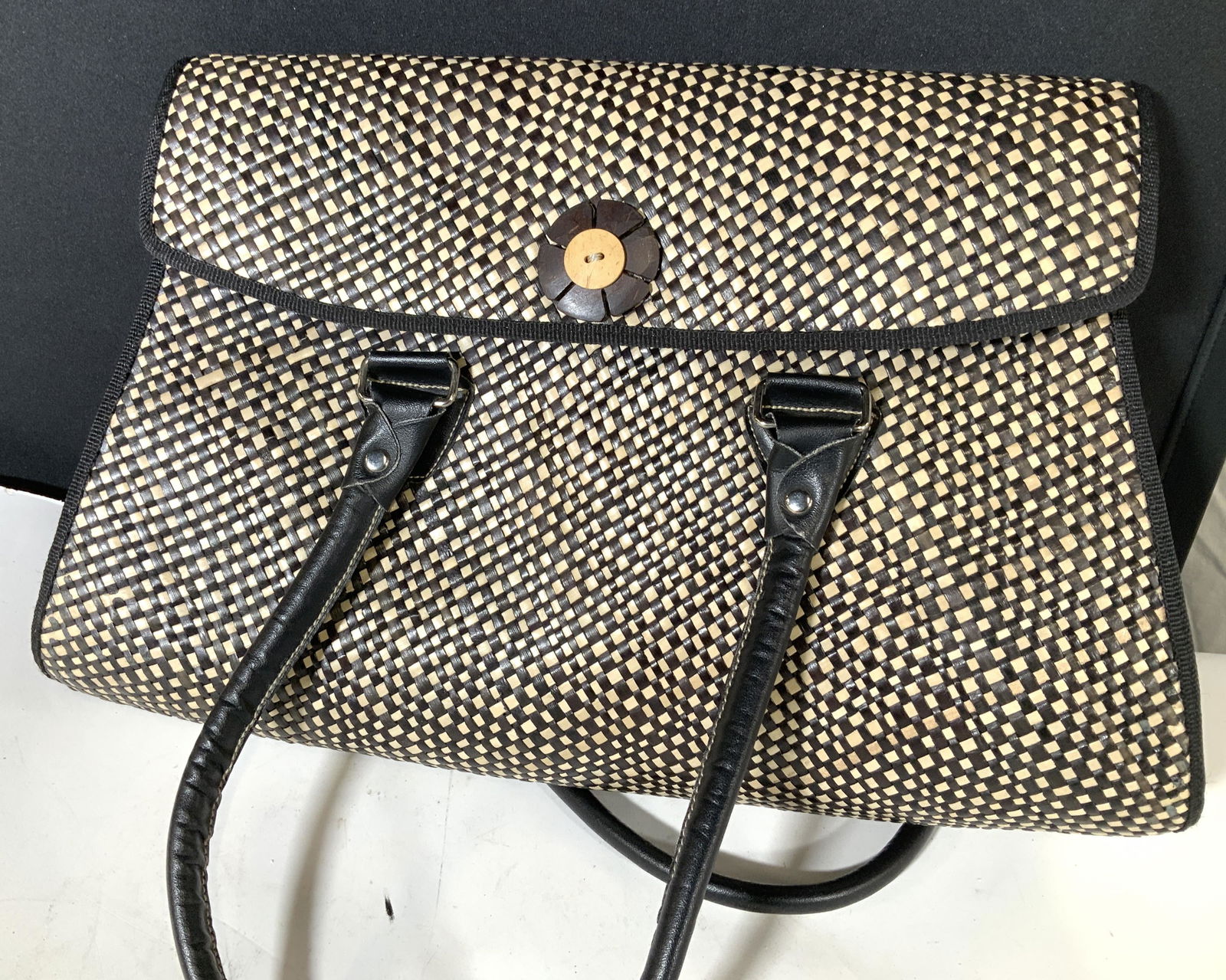 Woven Straw Handbag w Wood Flower (1 of 6)