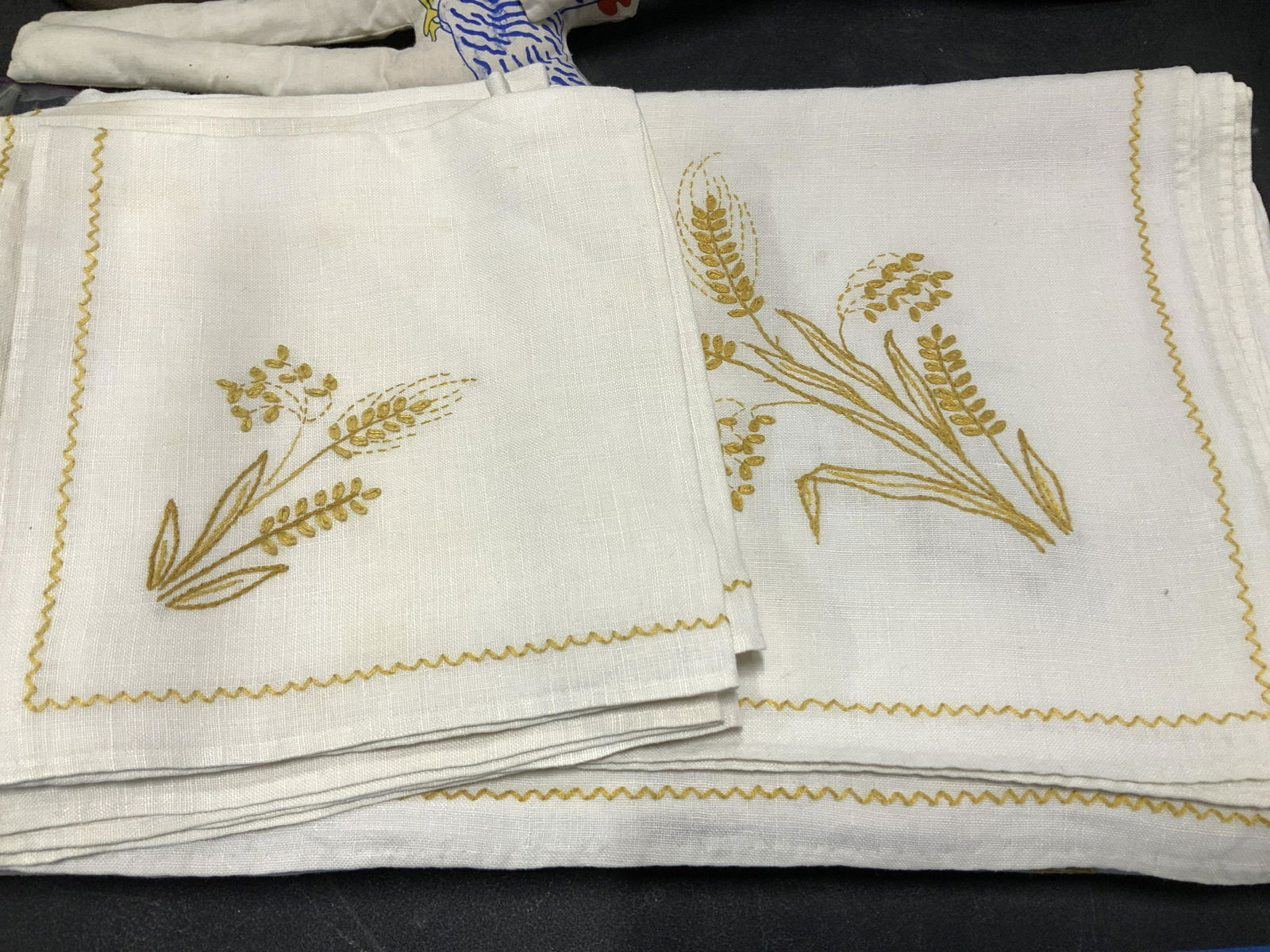 Vintage Linen & Embroidered Tablecloth Set 8 (1 of 6)