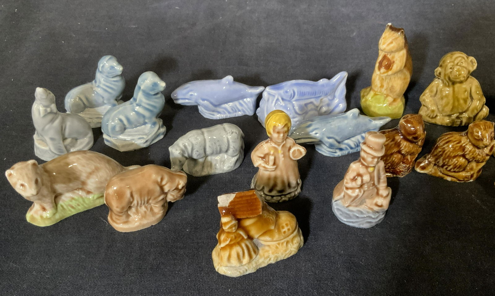 Group Lot 31 Glazed Ceramic Figurines (1 of 5)