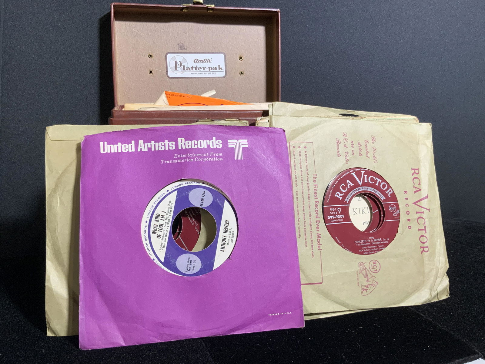 Lot 25 Vintage Collectible Vinyl 45 Records, Boxed (1 of 9)