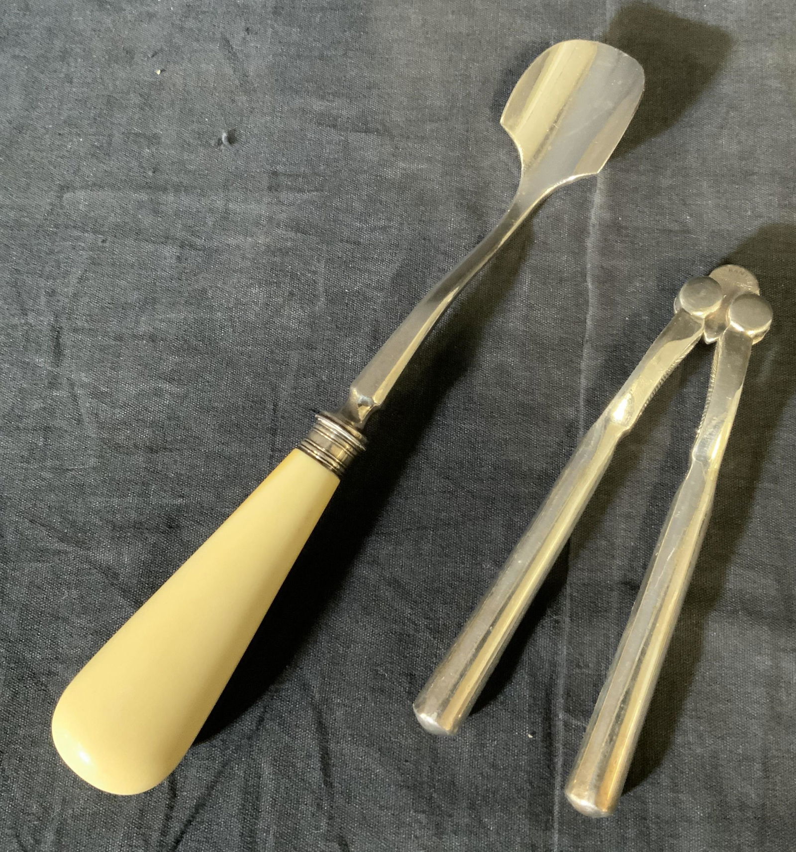 Lot 2 Serving Ware Accessories (1 of 5)
