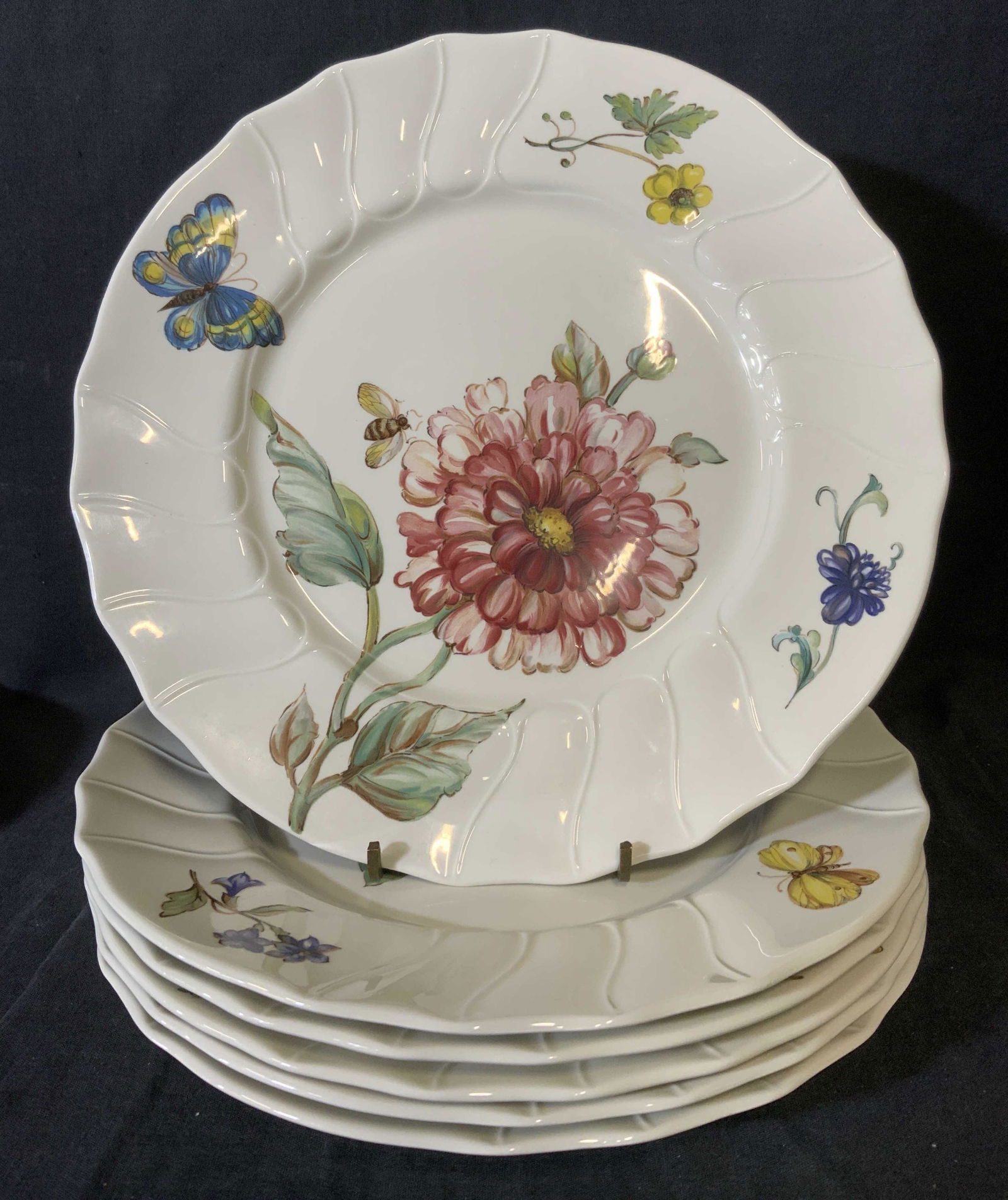 Group Lot 24 Ceramic Serving Set (1 of 8)