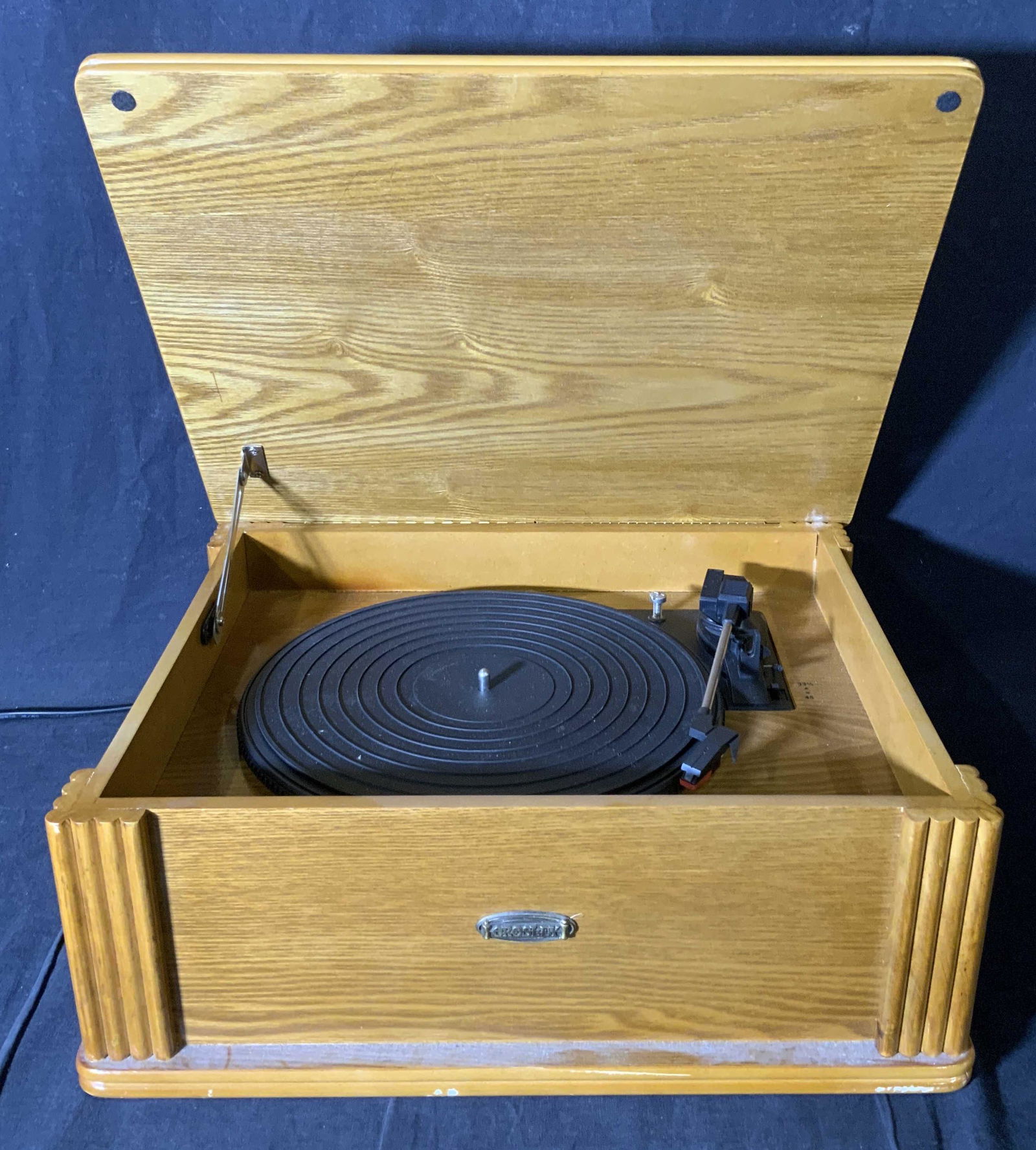 CROSLEY CR47 Record Player (1 of 6)