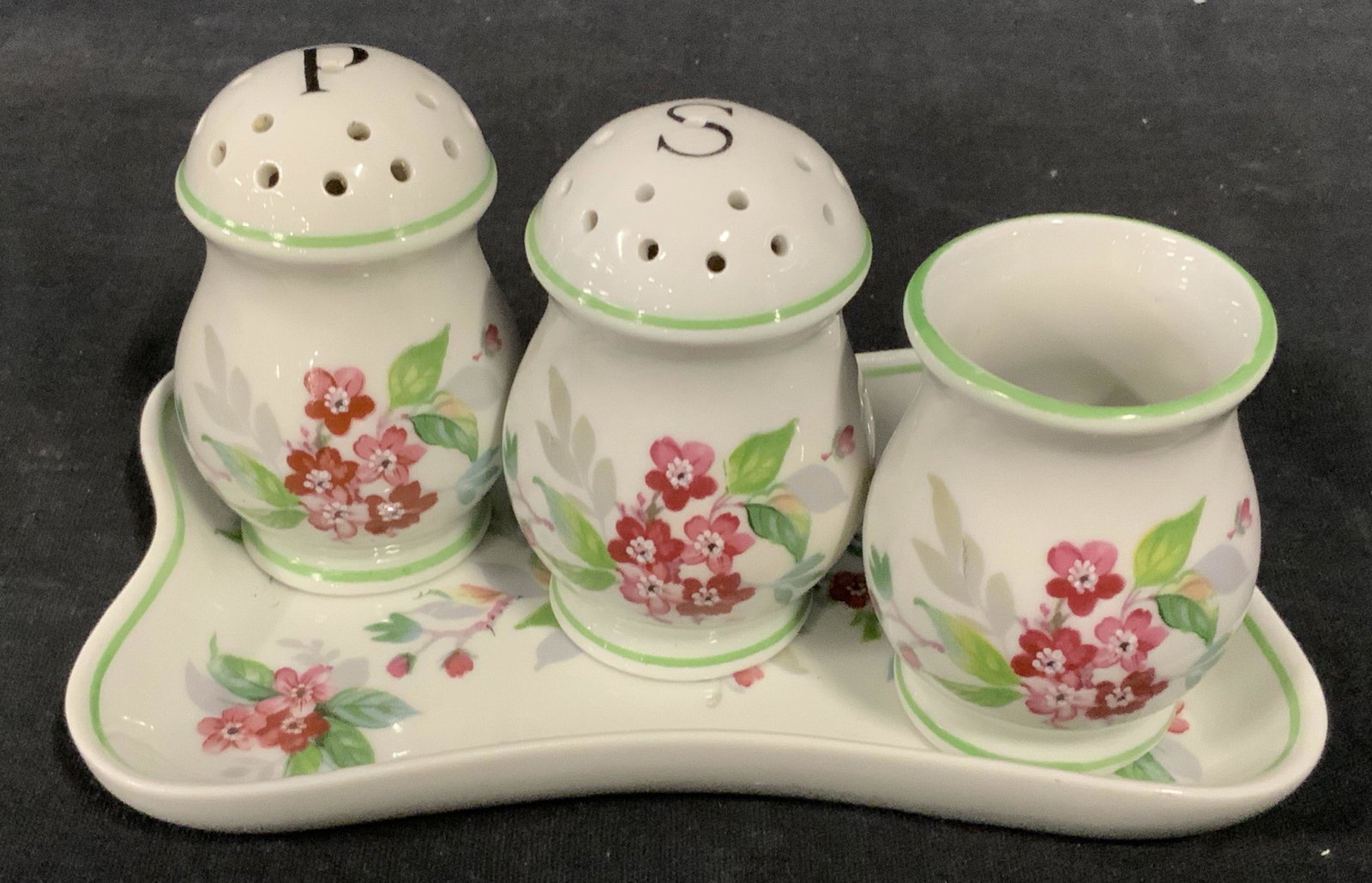 AI GALLERIA Porcelain Salt & Pepper Tray: AI Galleria Porcelain Salt and pepper tray, underside of each piece reads ‘AI Galleria’, lot includes a salt and pepper shaker a matching tray and a watching small container, tray measures 3.5 inc