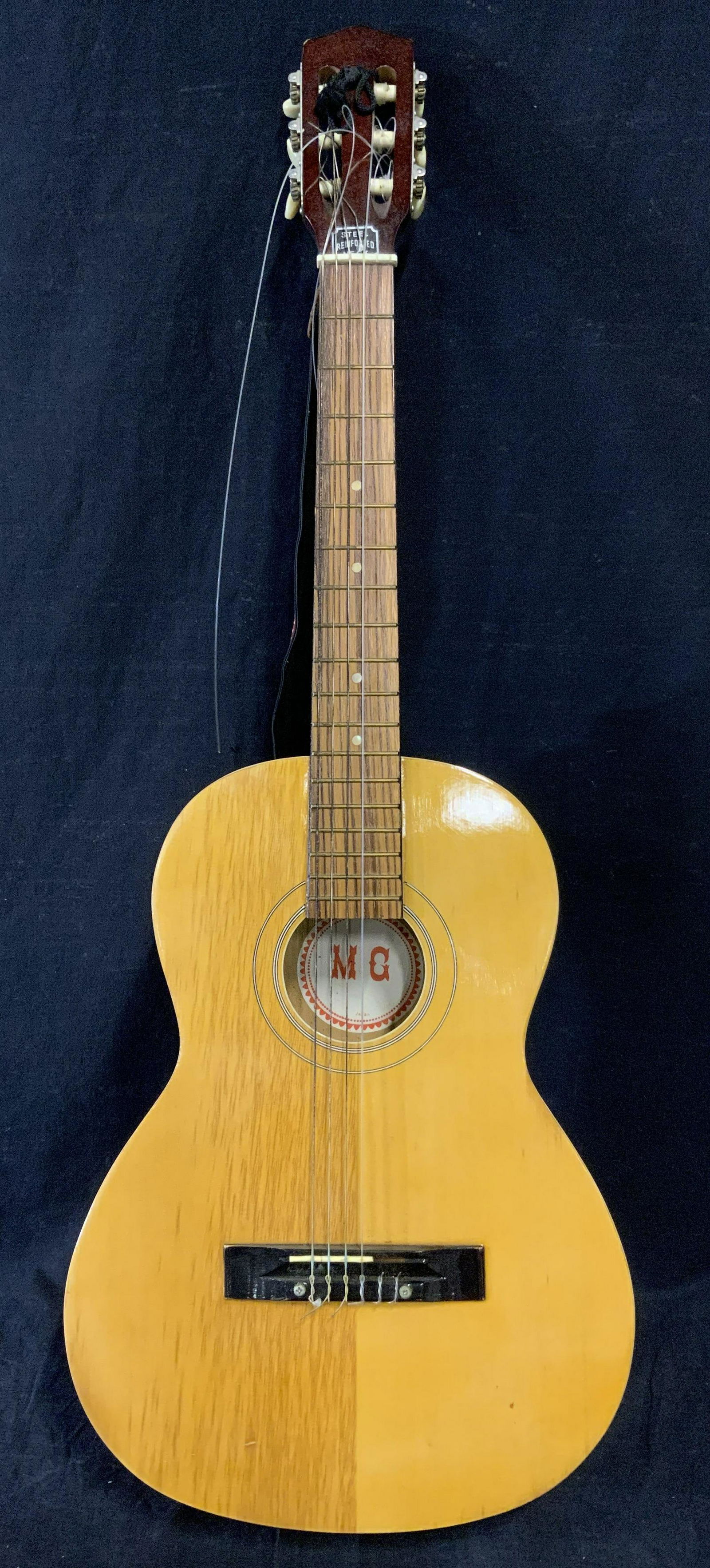 Acoustic Guitar, Japan (1 of 9)