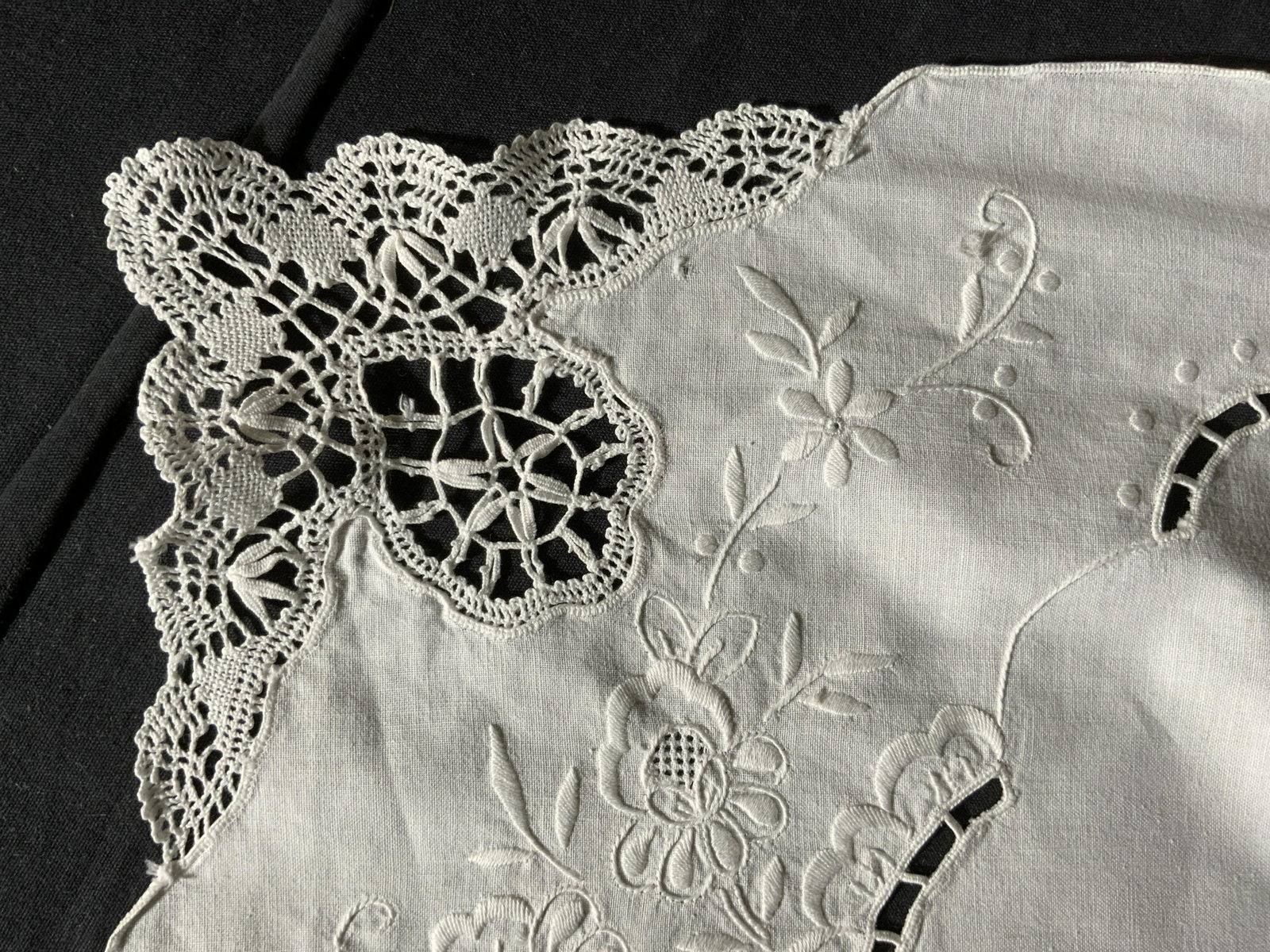 Lot 12 Vintage Placemats, Napkins, Towels: Lot 12 Vintage Placemats, Napkins, Towels, no apparent inscriptions or labels, placemats measure 12 7/8 x 18 7/8 inches, napkins measure 16 1/2 x 17 1/4 inches, hand towel measures 42 x 28 1/4 inches,