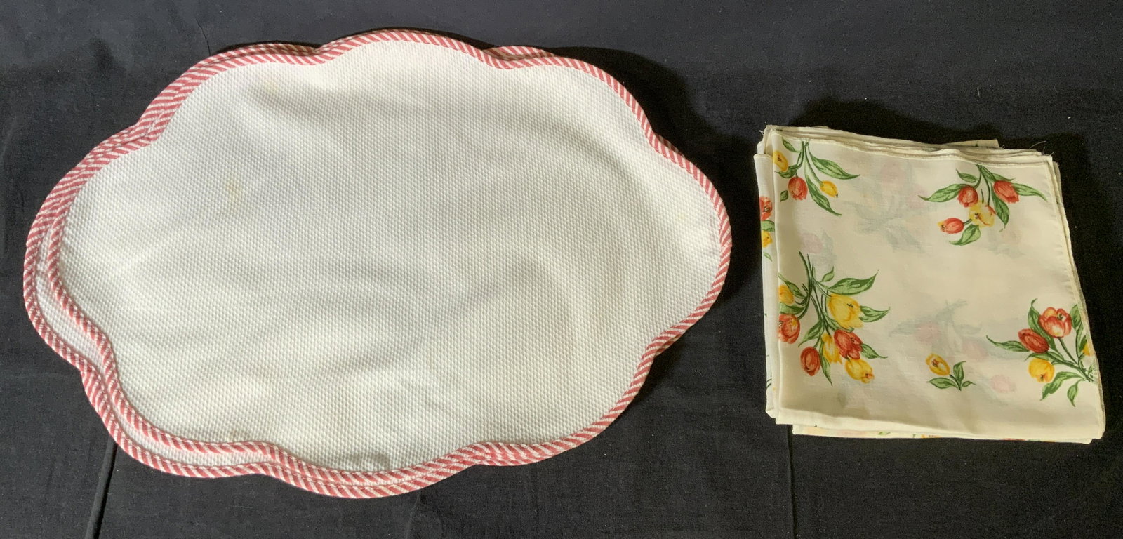 Lot 14 Cloth Napkins & Placemats: Lot 14 Cloth Napkins & Placemats, no apparent inscriptions or labels, placemats measure 13 3/4 x 19 1/8 inches, napkins measure 16 7/8 x 16 1/4 inches, stains and loose threads to pieces, Cloth napkin