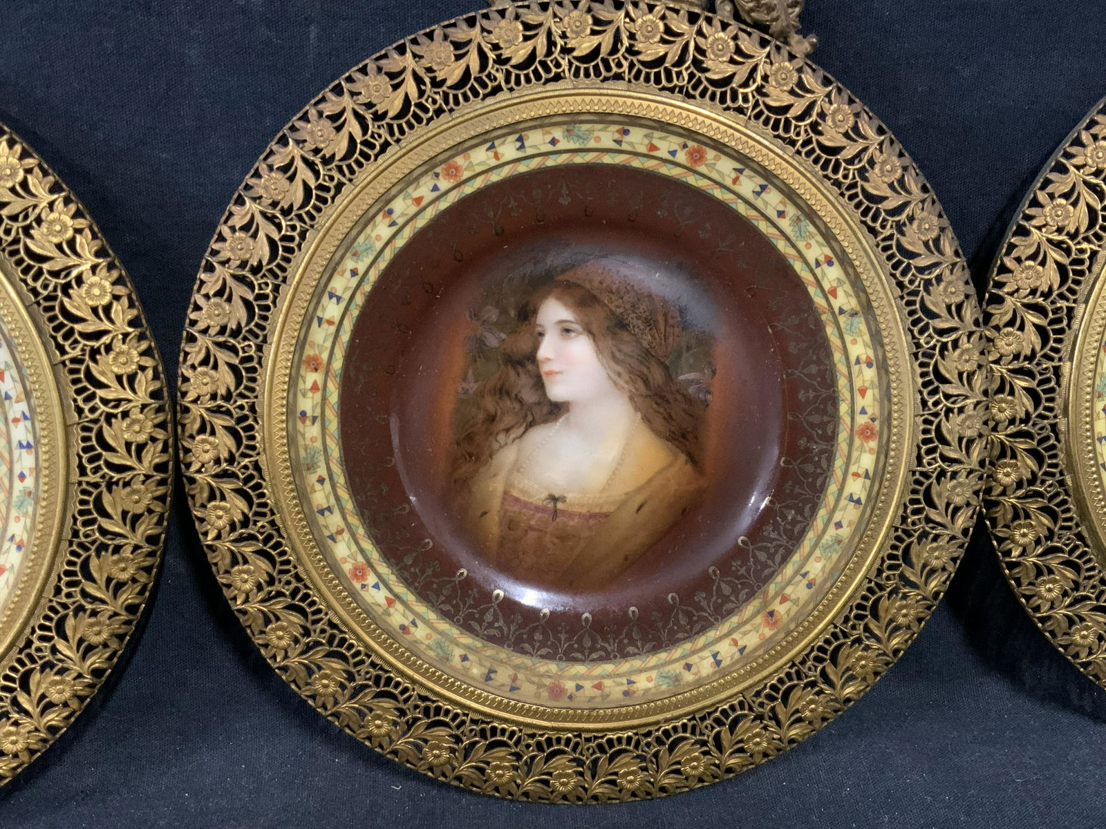 Group Lot 4 Framed Porcelain Portrait Plates (1 of 6)