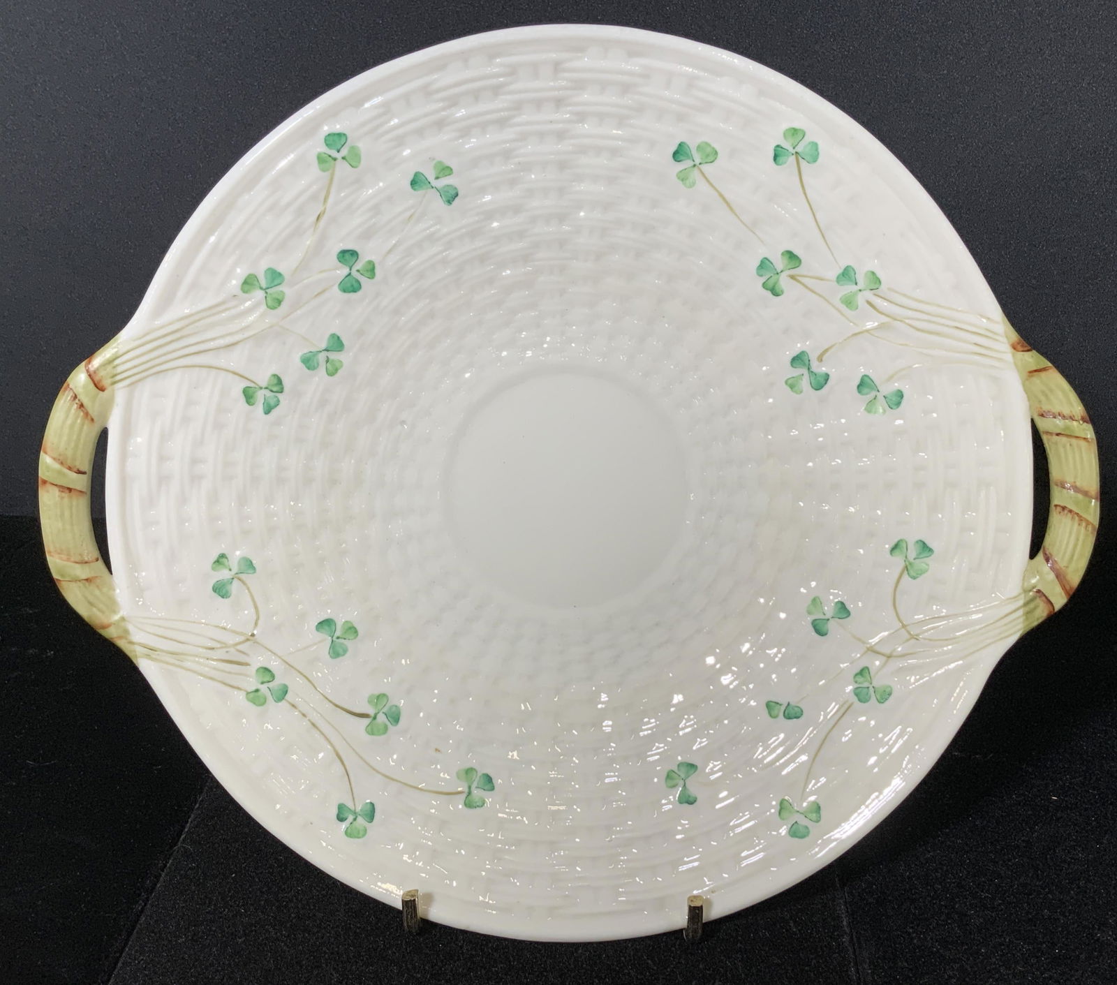 Collectible Signed BELLEEK Fine Bone China Plate: Embossed basket weave pattern with hand painted shamrocks on Fine bone China serving plate with handles. Hallmarked Belleek Ireland no 0857. 10.5 in. Chinaware, Luxury Belleek Tableware, Fine bone Iri