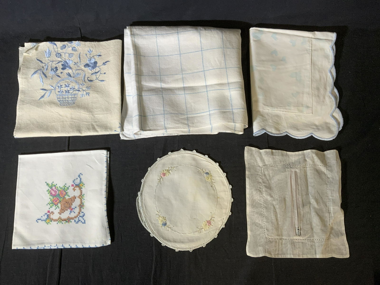 Lot 6 Embroidered Napkins, Doilies, Tablecloth (1 of 7)