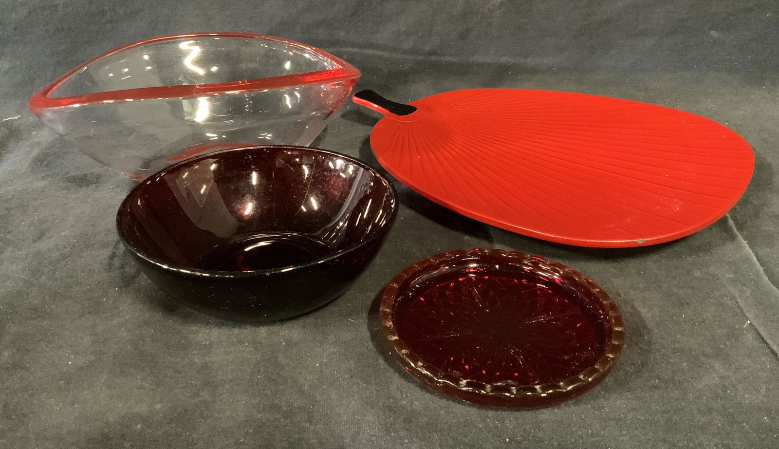 Group Lot 4 Red Tabletop Accessories (1 of 6)