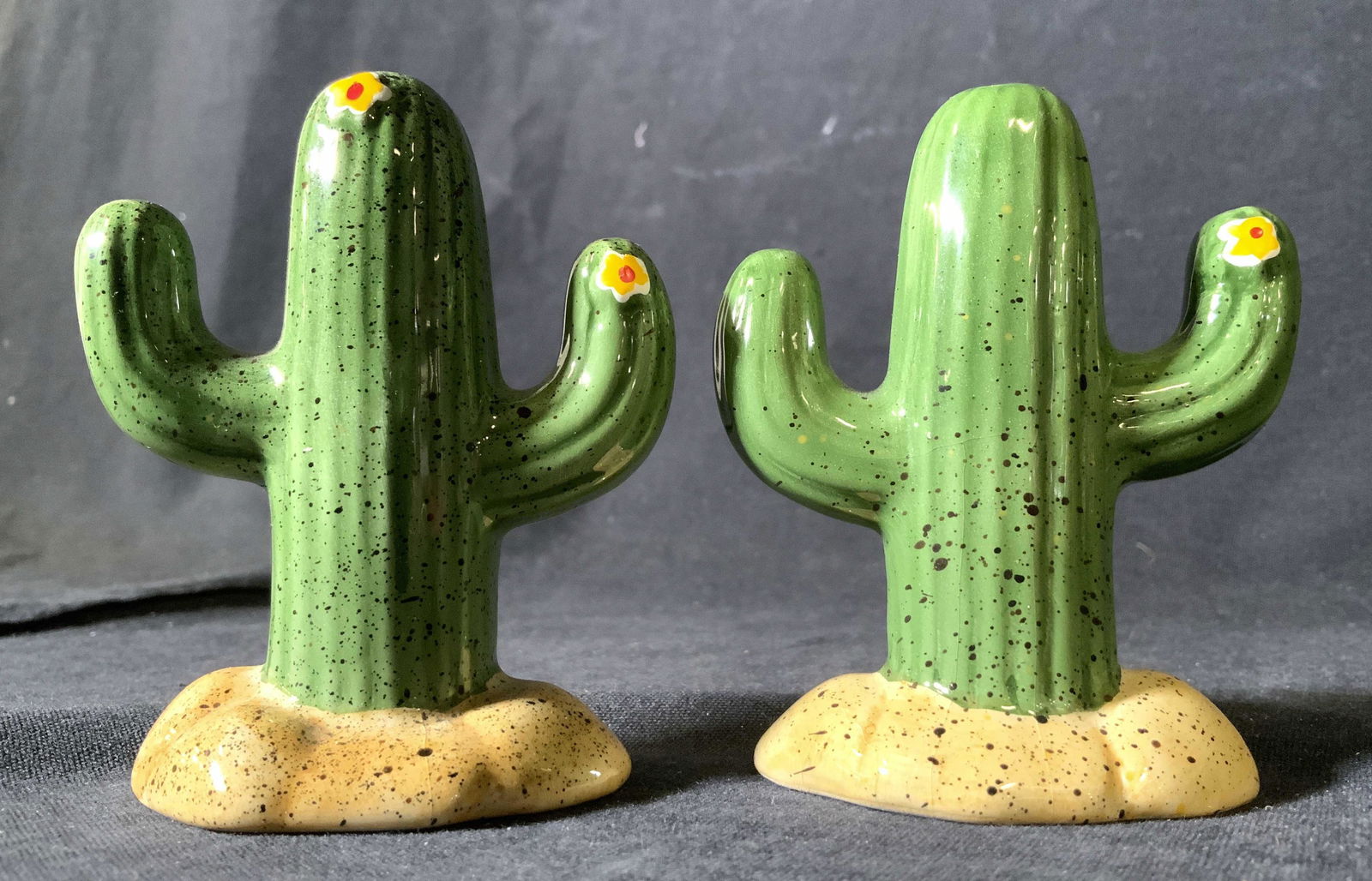 Lot 4 Assorted Salt and Pepper Shakers (1 of 8)