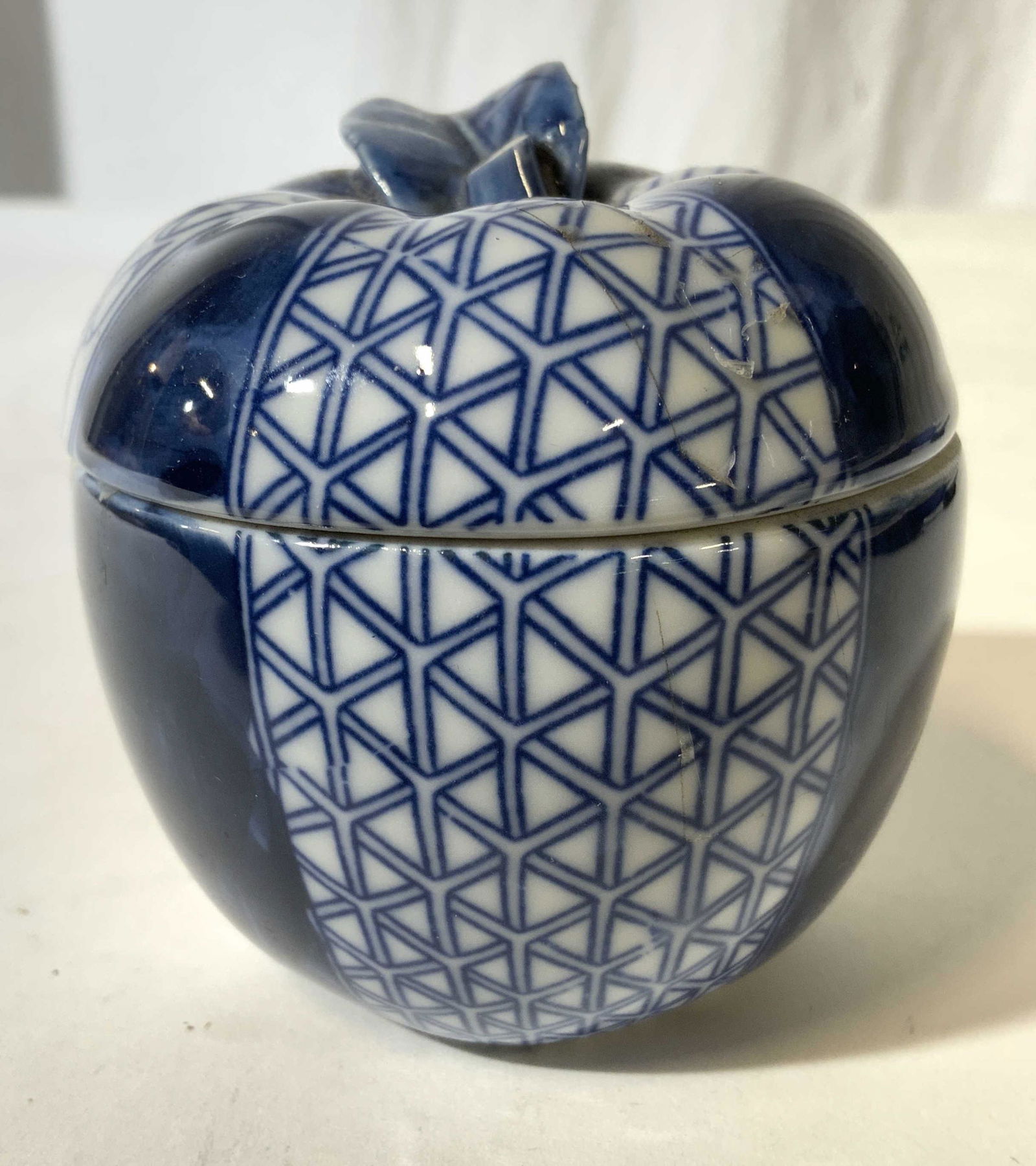 Lot 4 Porcelain Tabletop Accessories (1 of 8)