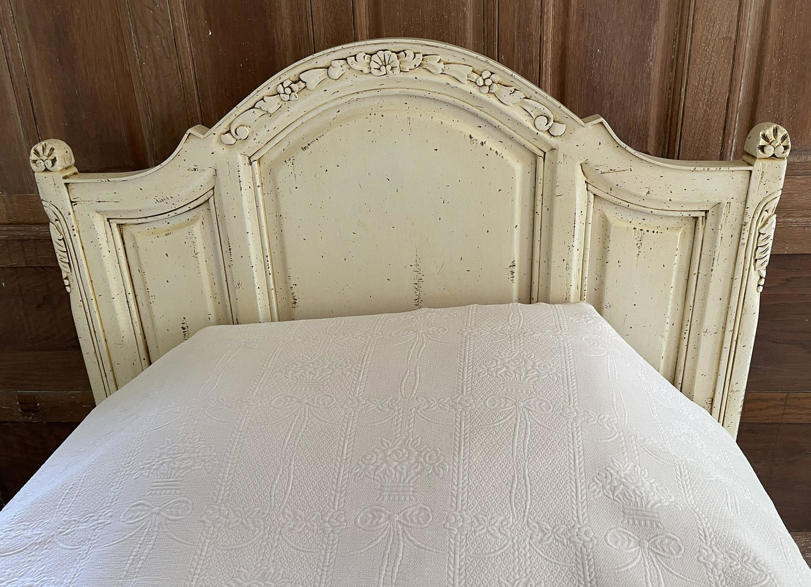 Country French Style White Headboard (1 of 12)